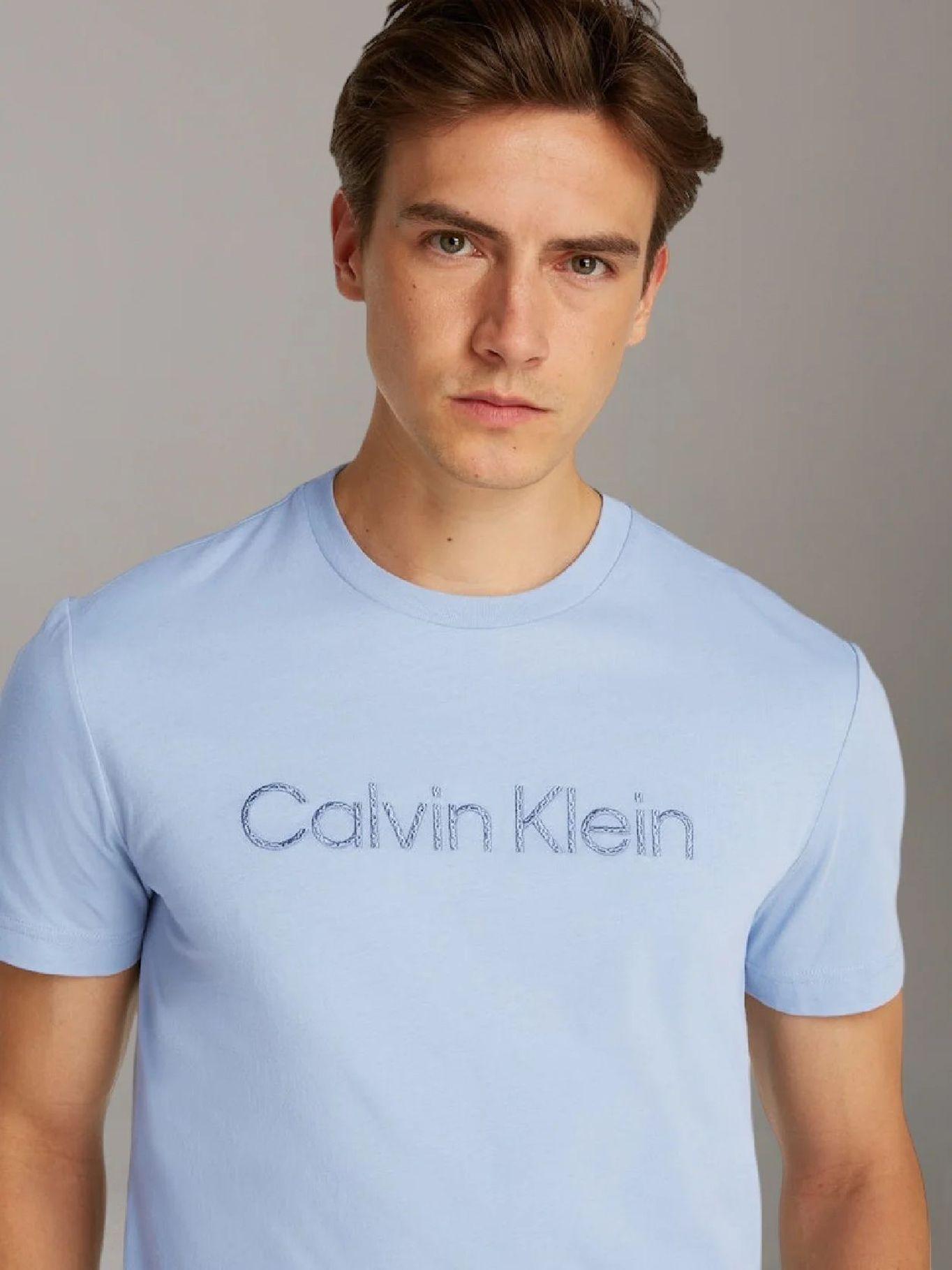 Polera con Logo Texturizado Celeste Calvin Klein-3