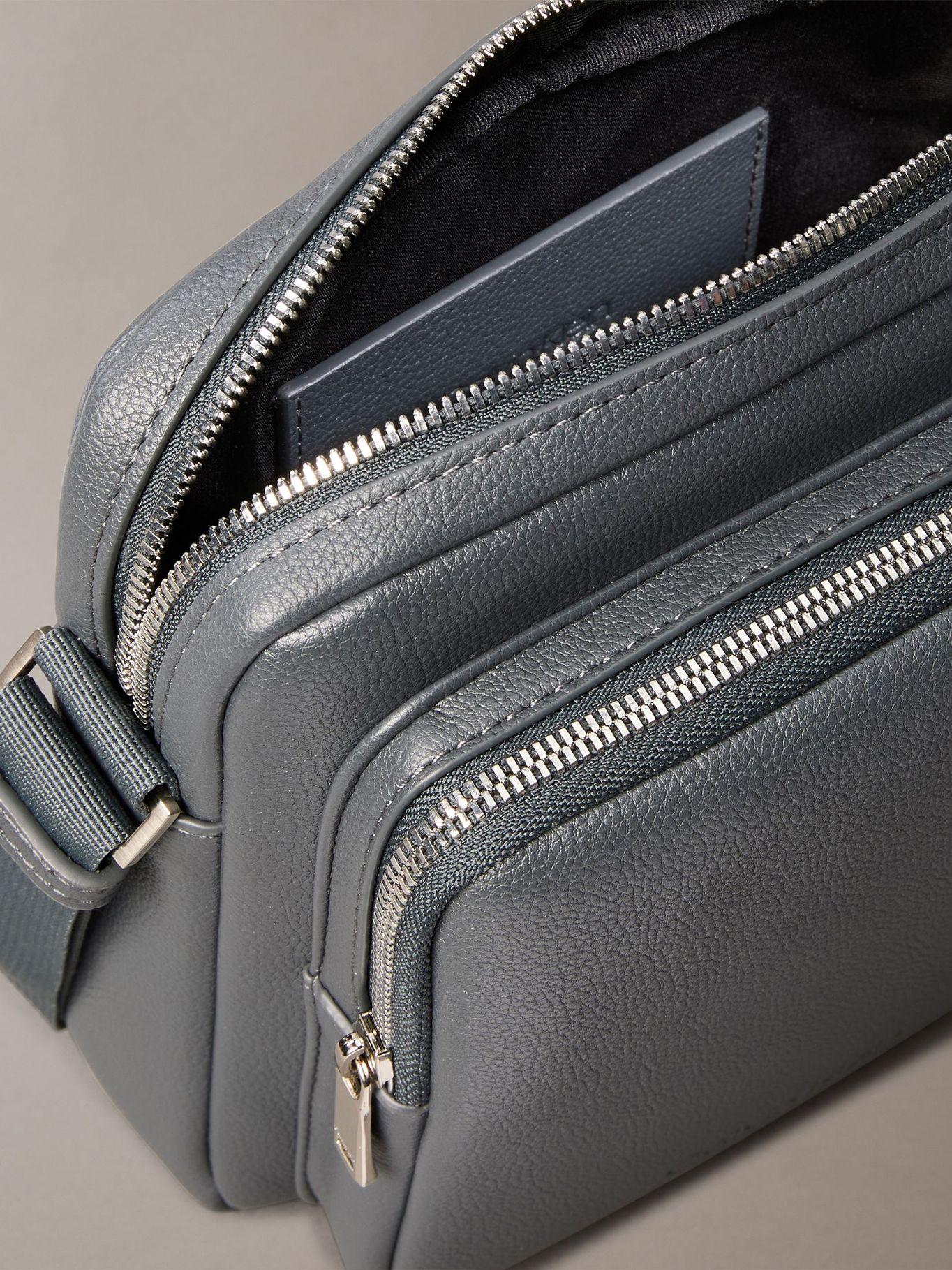 Bolso Bandolera Micro Pebble Gris Calvin Klein-2