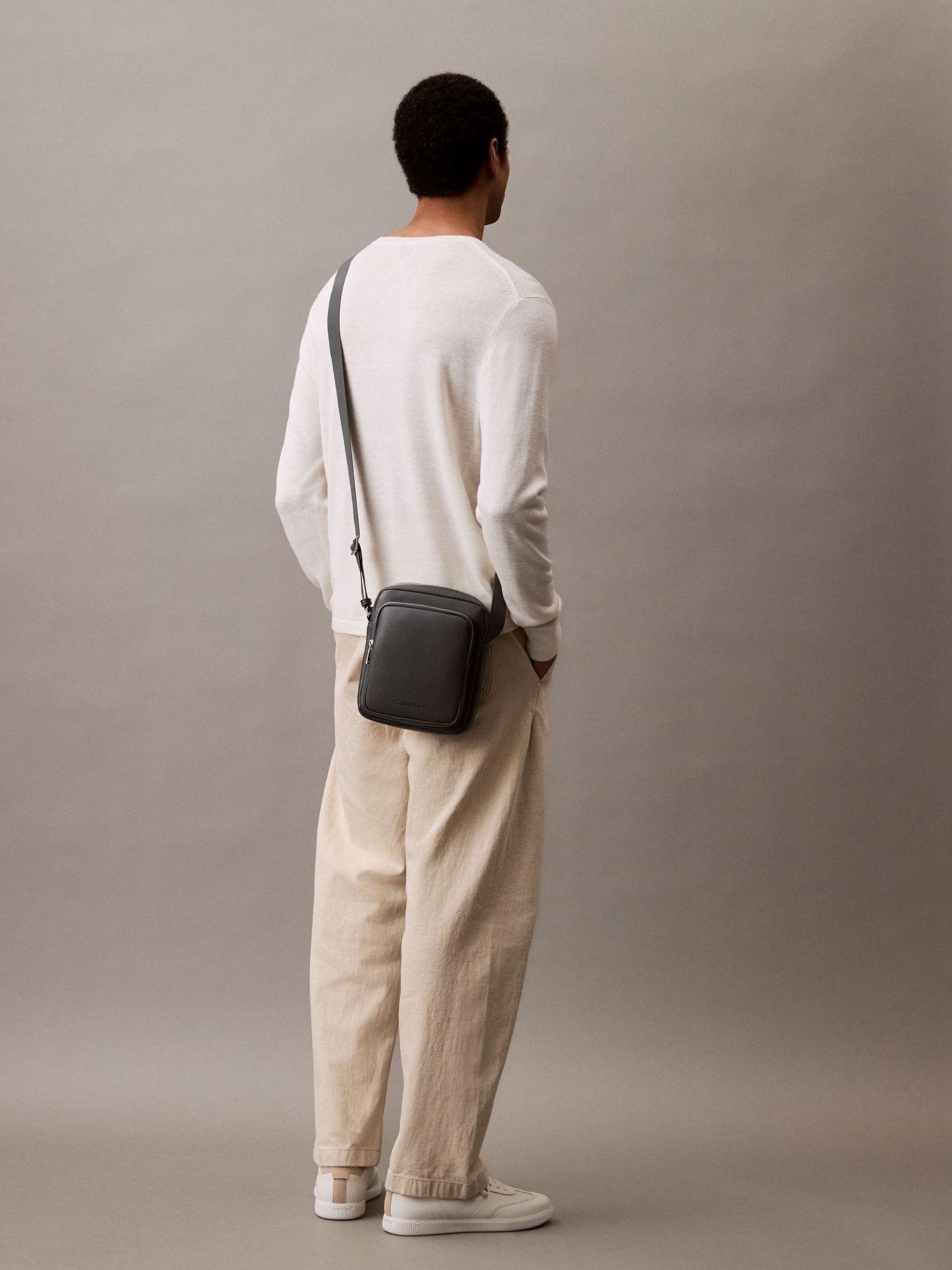 Bolso Bandolera Micro Pebble Gris Calvin Klein-3