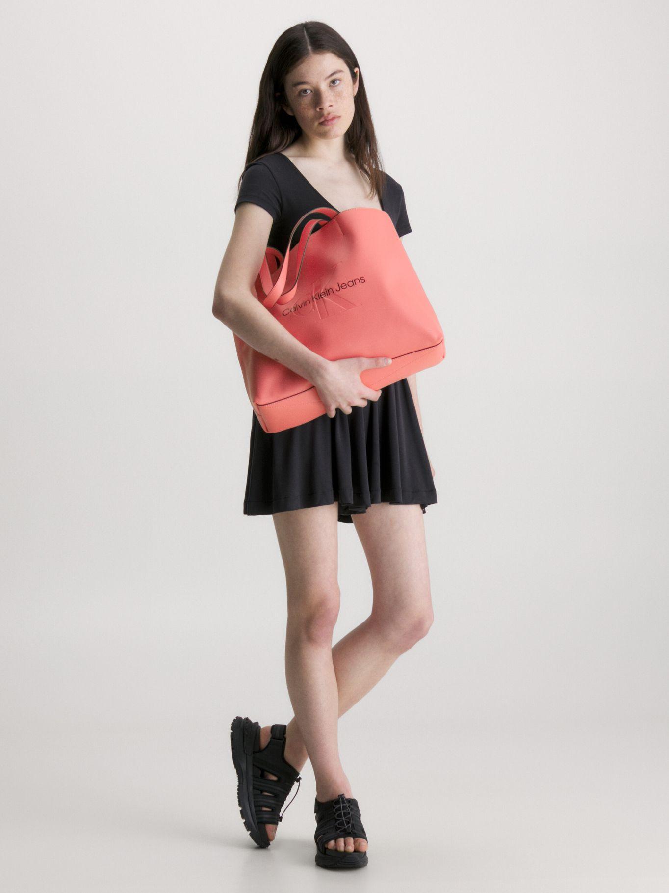 Cartera Sculpted Slim Tote Rosado Calvin Klein-3