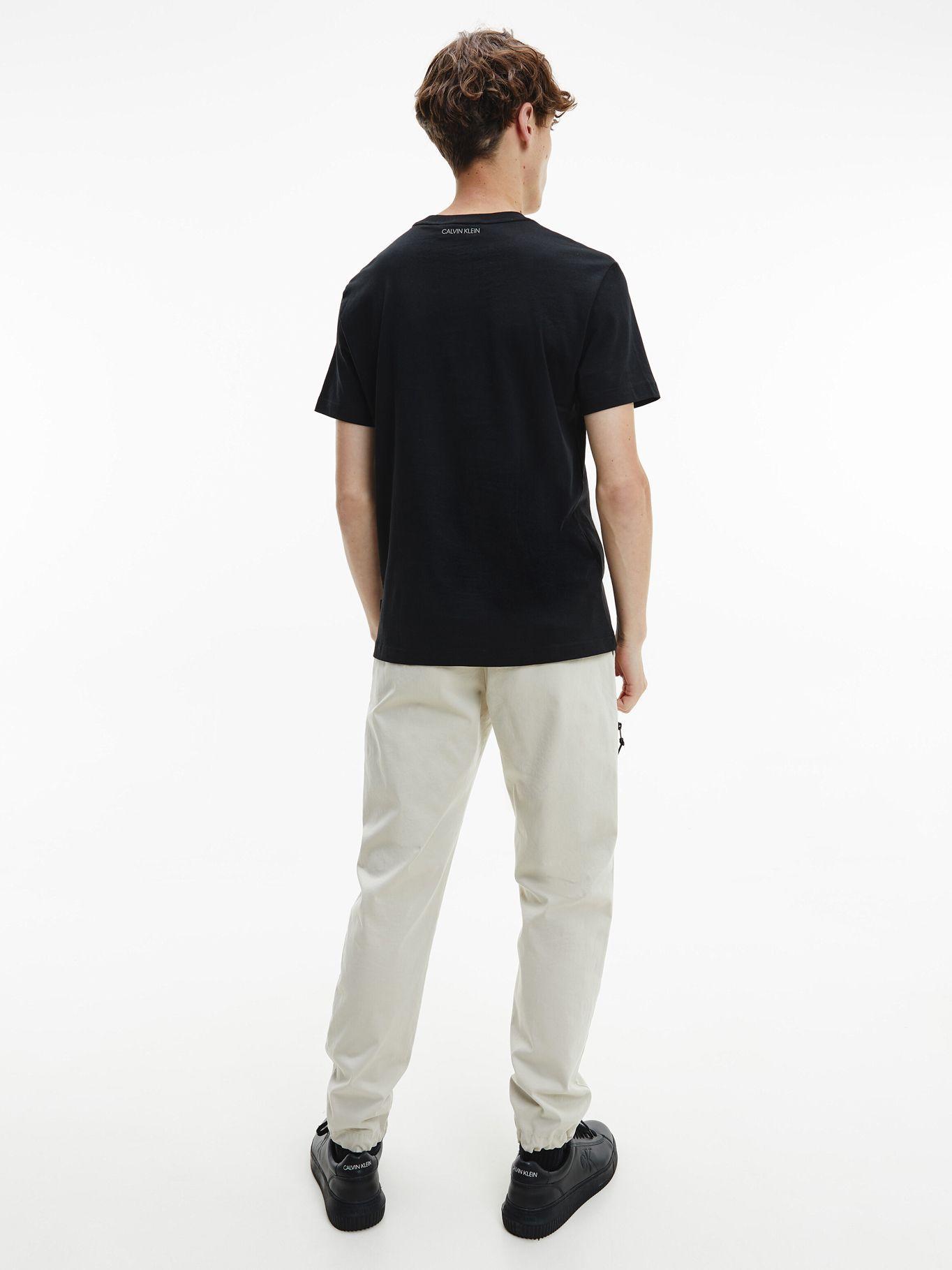 Polera Contrast Graphic Negro Calvin Klein Hombre-1