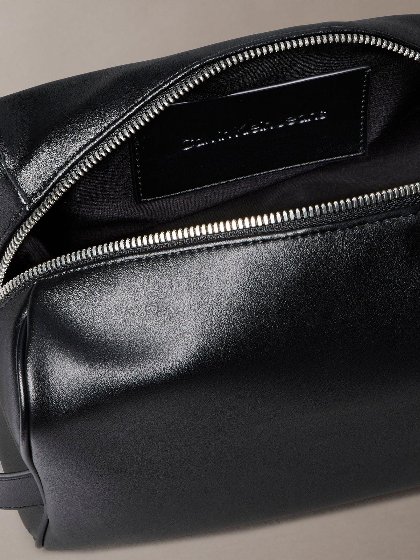 Neceser con Monograma Negro Calvin Klein-2