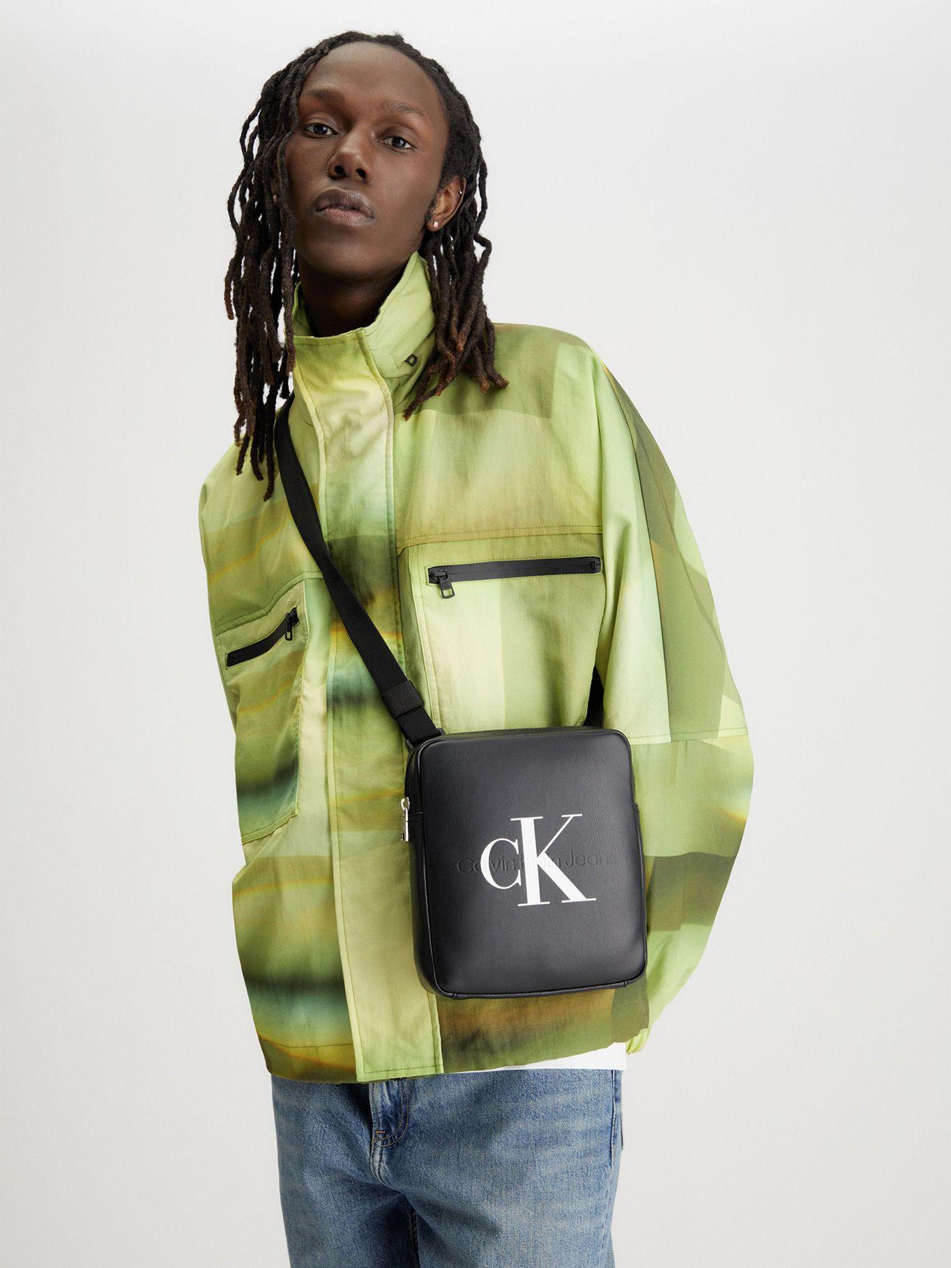 Bandolera Monogram Soft Reporter 22 Negro Calvin Klein-3