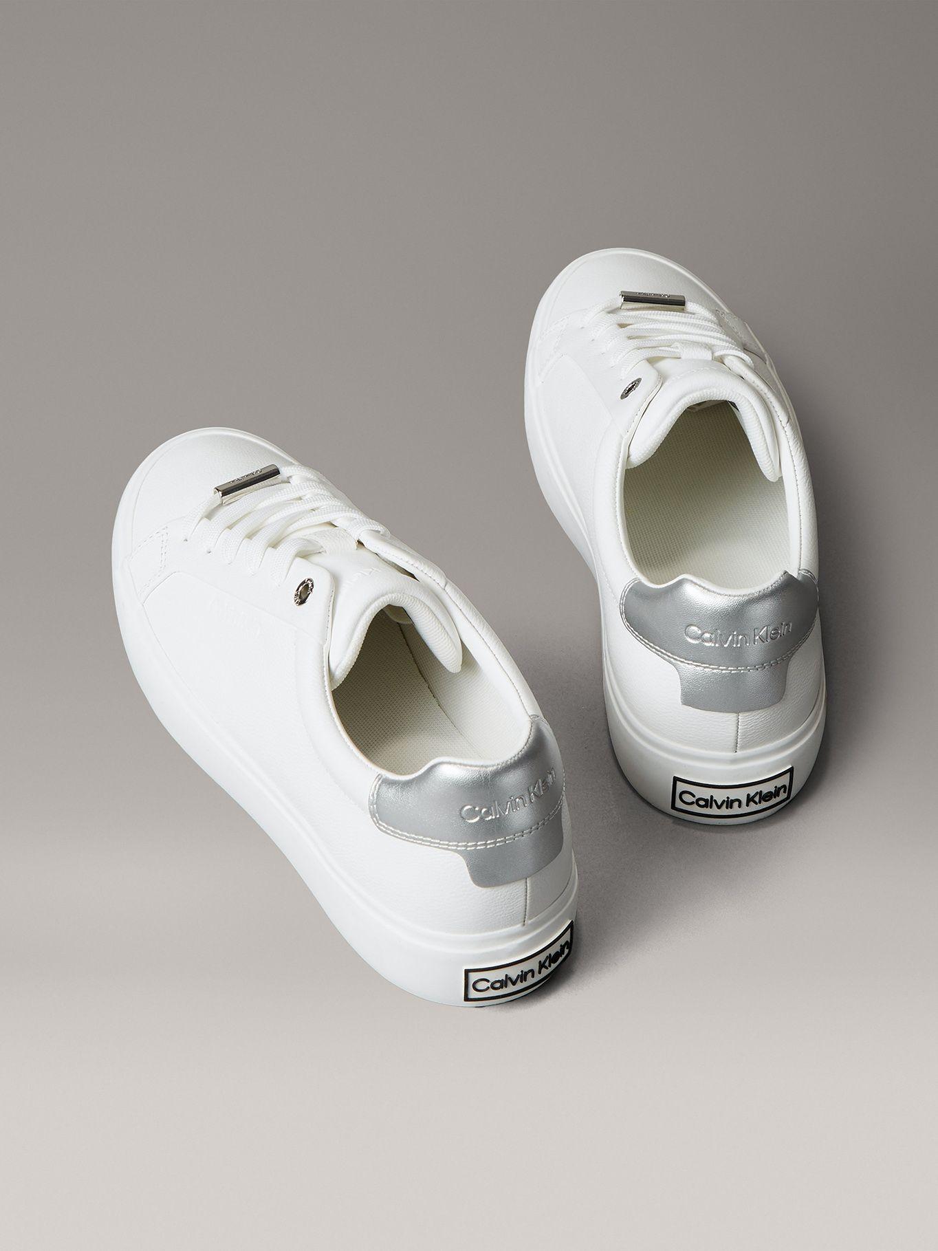 Zapatilla Cuero y Detalle Metálico Blanco Calvin Klein-1