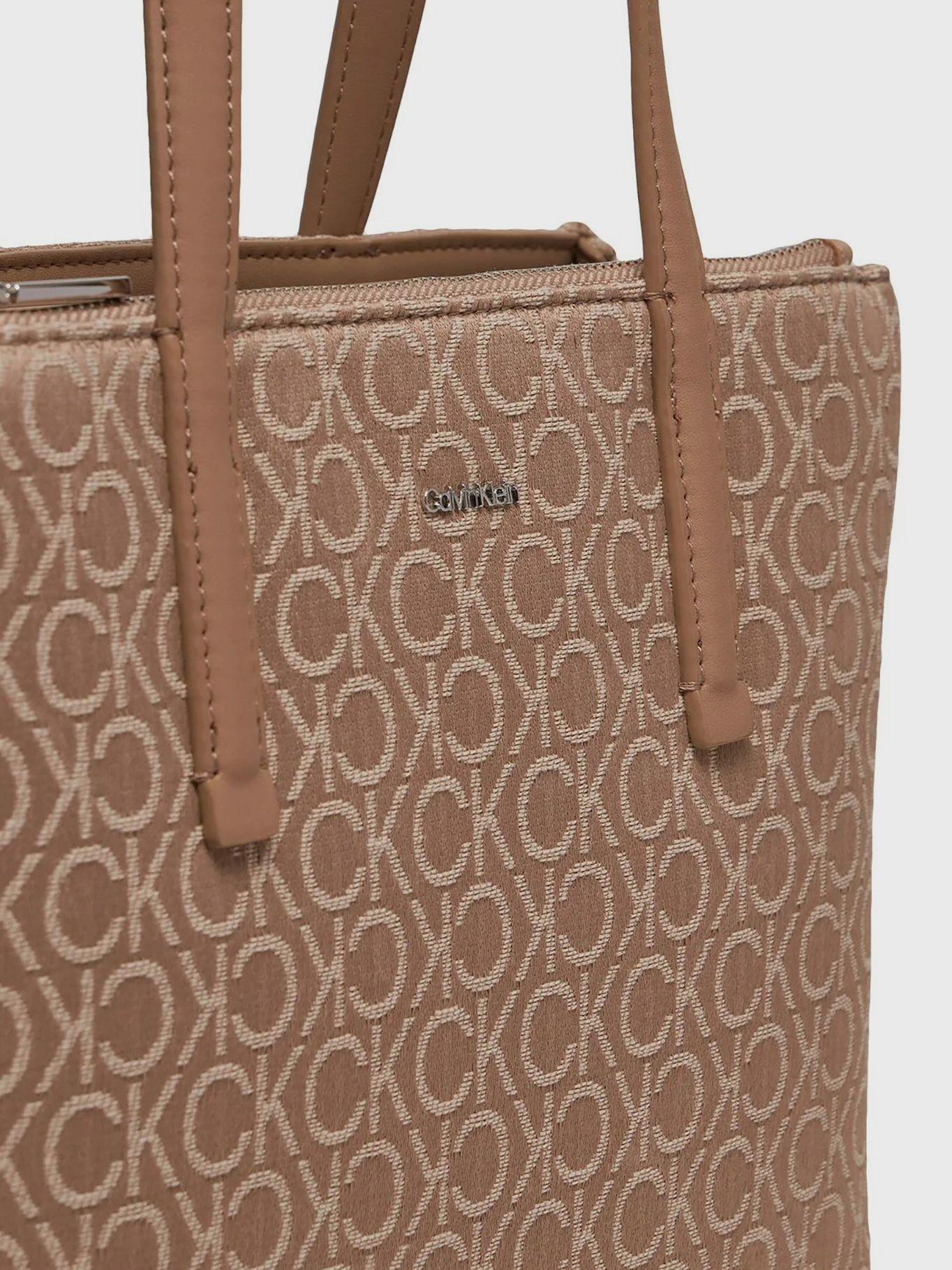 Cartera Tote Ck Must Jacquard Beige Calvin Klein-3