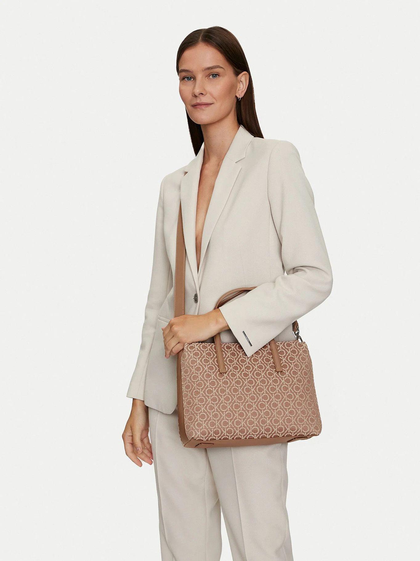 Cartera Tote Ck Must Jacquard Beige Calvin Klein-5