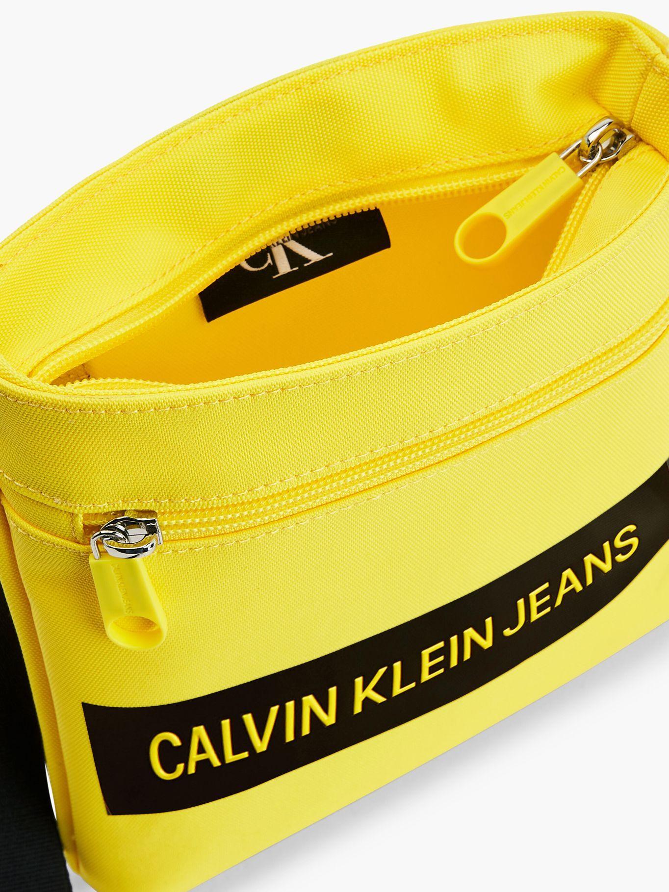 Messenger Micro Sport Amarillo Calvin Klein Hombre-2