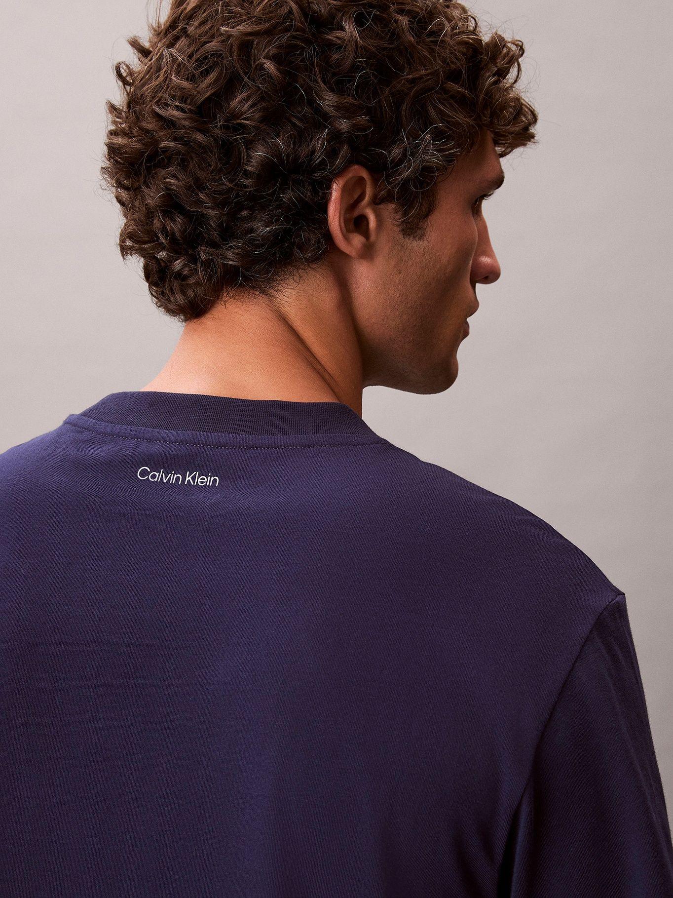 Polera con Logo Gráfico Azul Calvin Klein-4