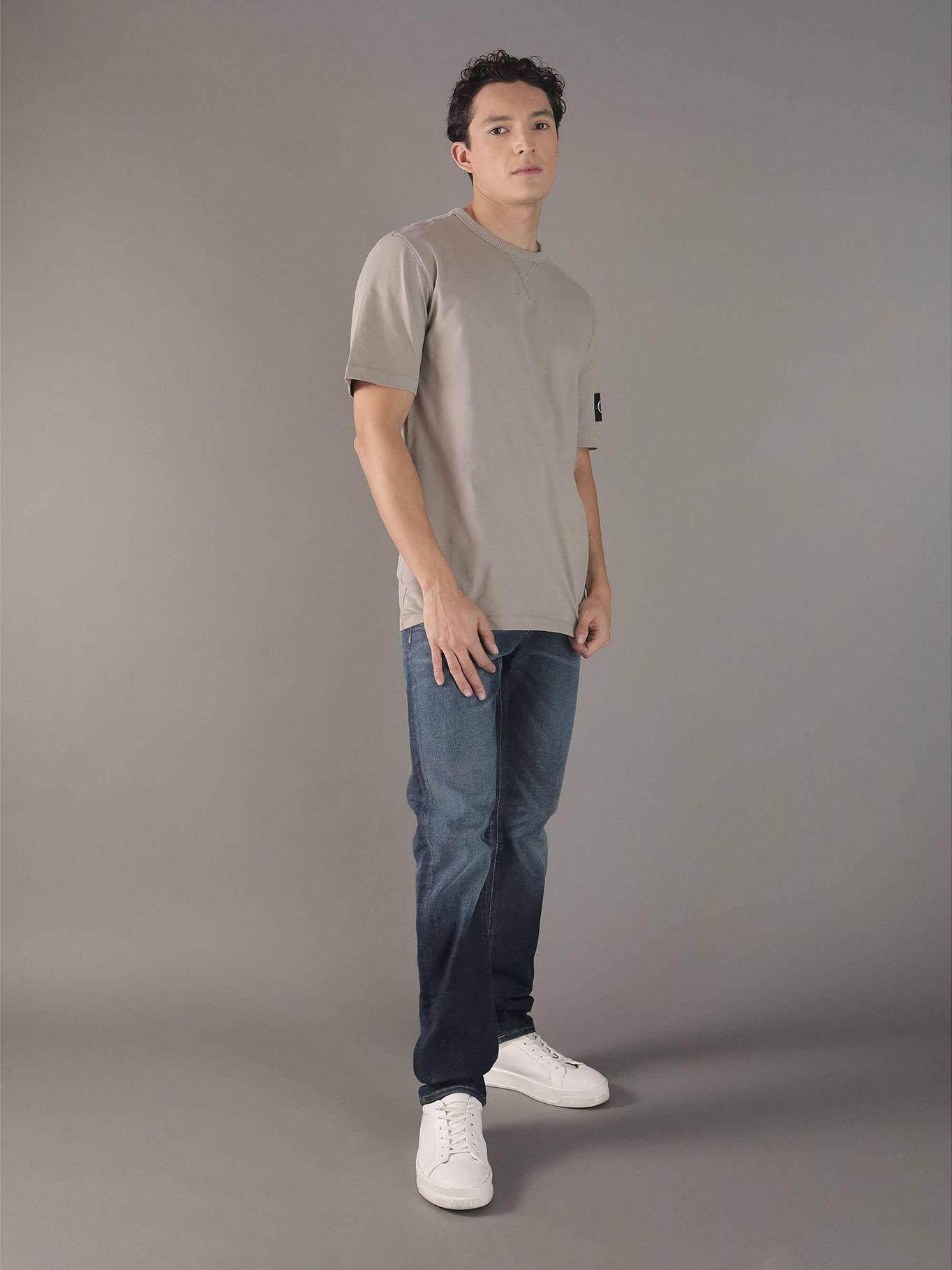 Polera de algodón con insignia Gris Calvin Klein-1