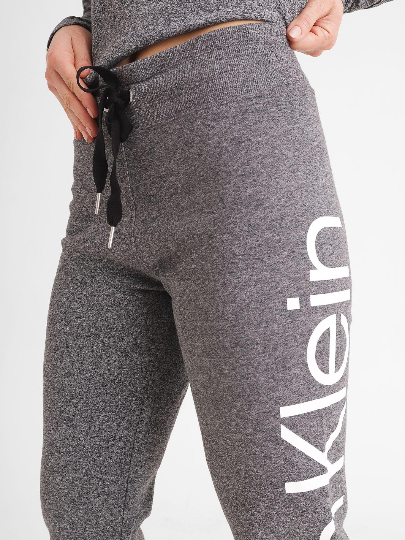 Jogger Slim Fit Sweatpan Gris Calvin Klein-3