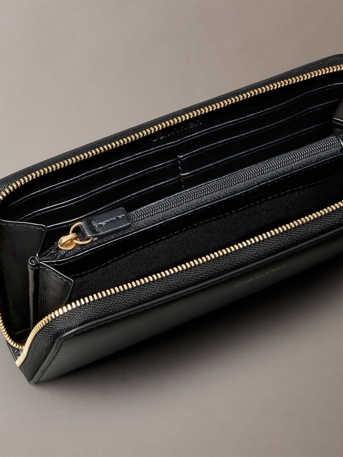 Billetera Grande de Cuero Negro Calvin Klein-2