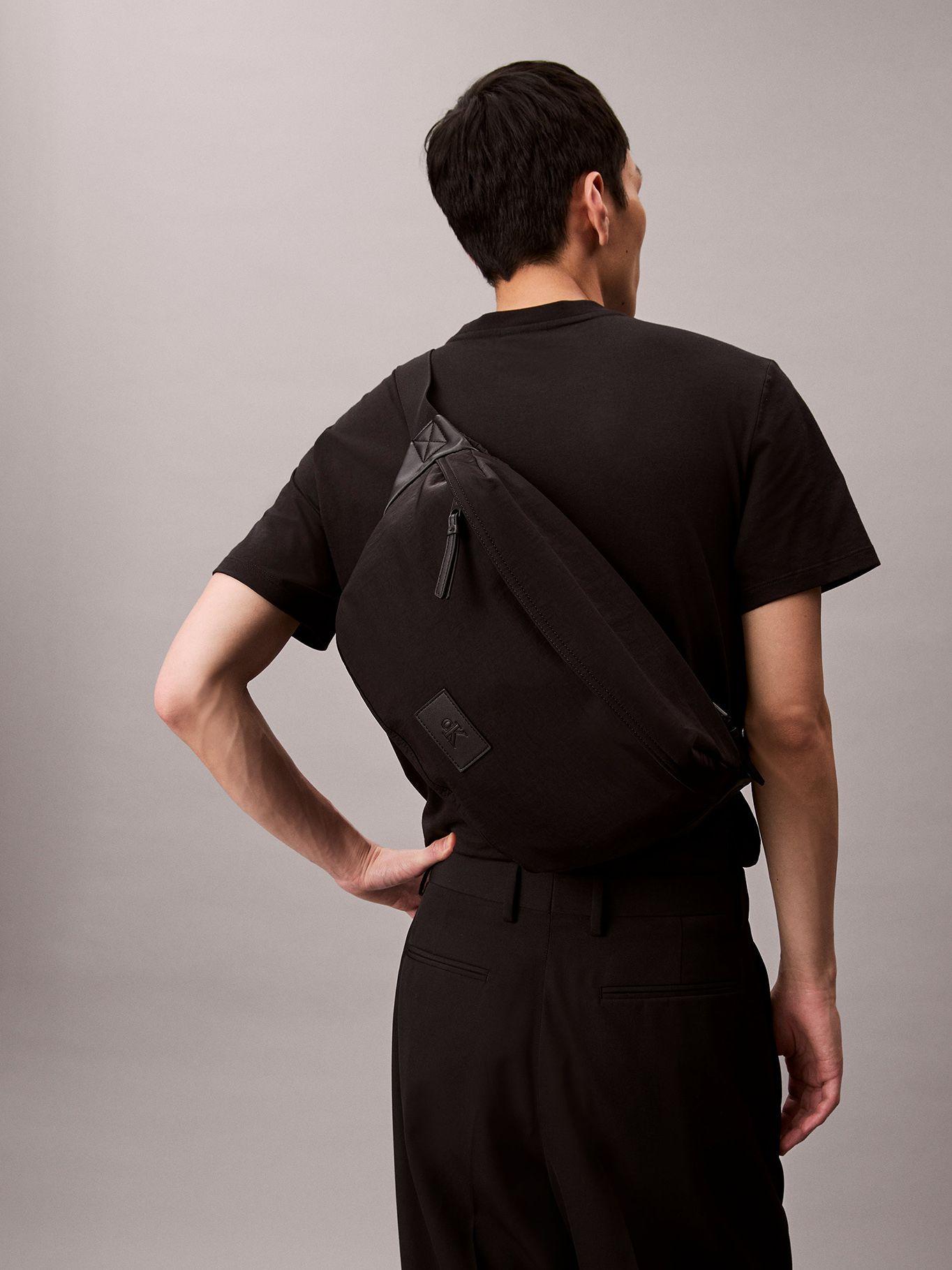 Banano Metro Nylon Oversized Negro Calvin Klein-4