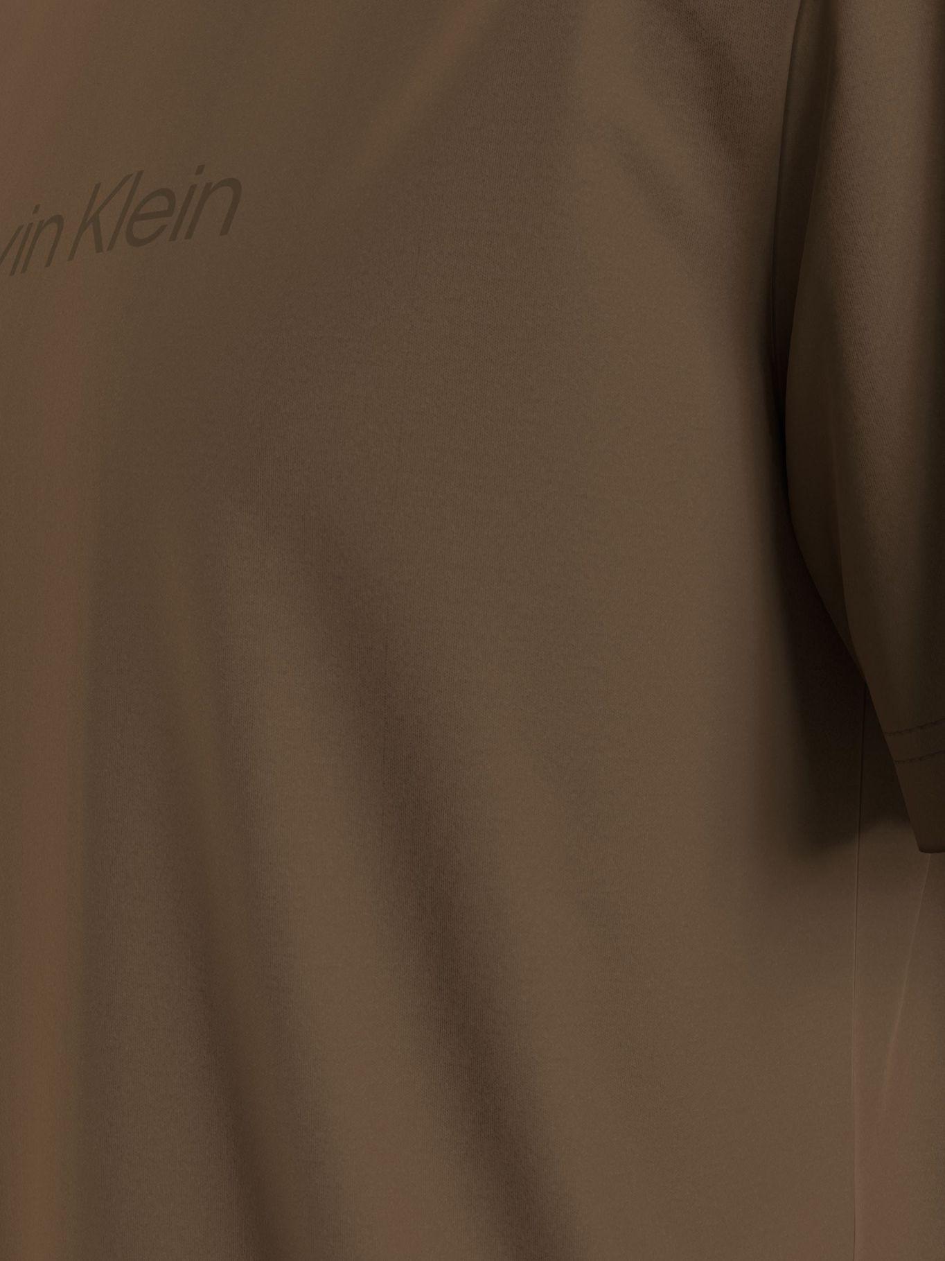 Polera Comfort Debossed Logo Café Calvin Klein-4