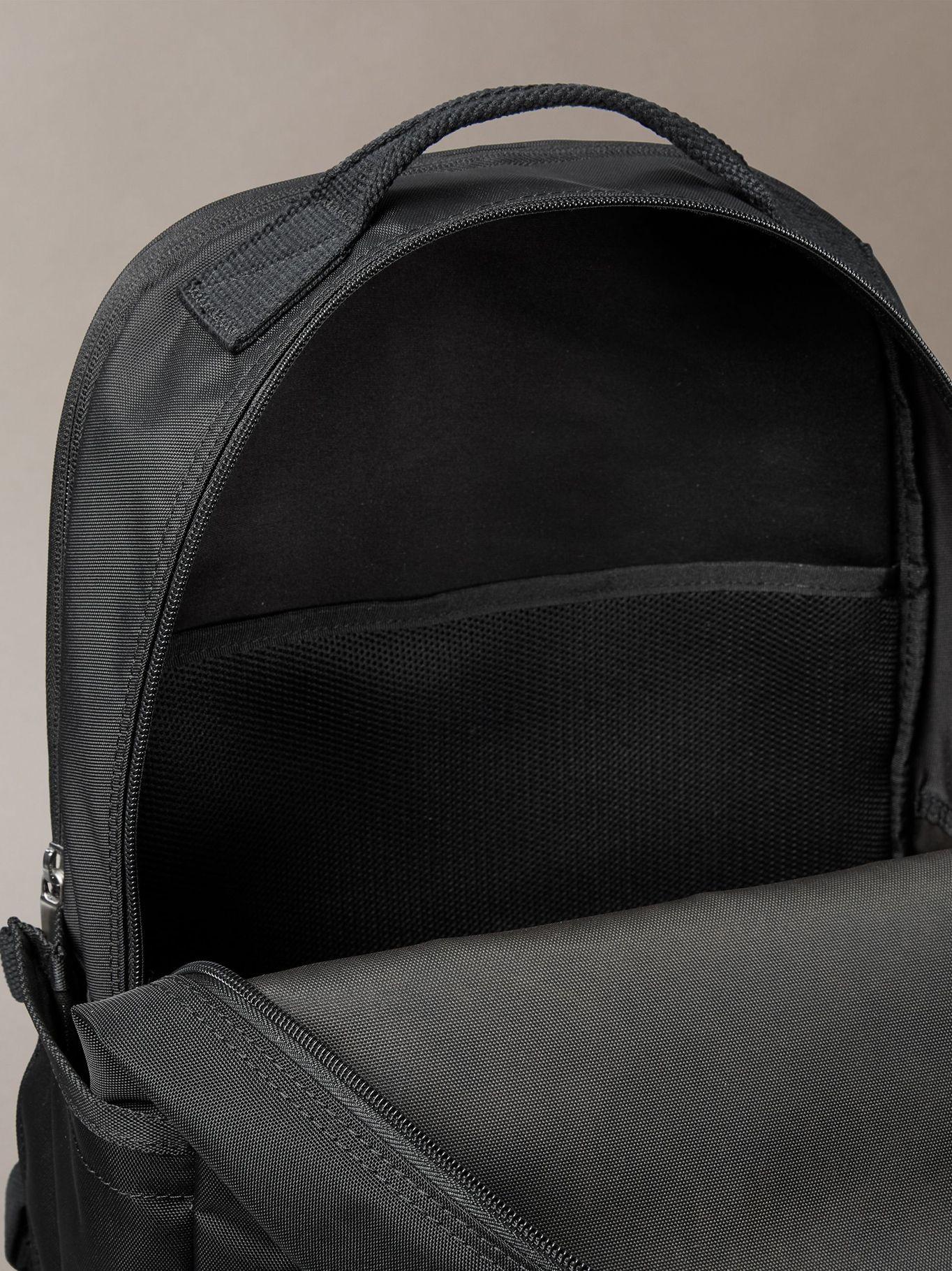 Mochila Utility con Parche Negro Calvin Klein-2