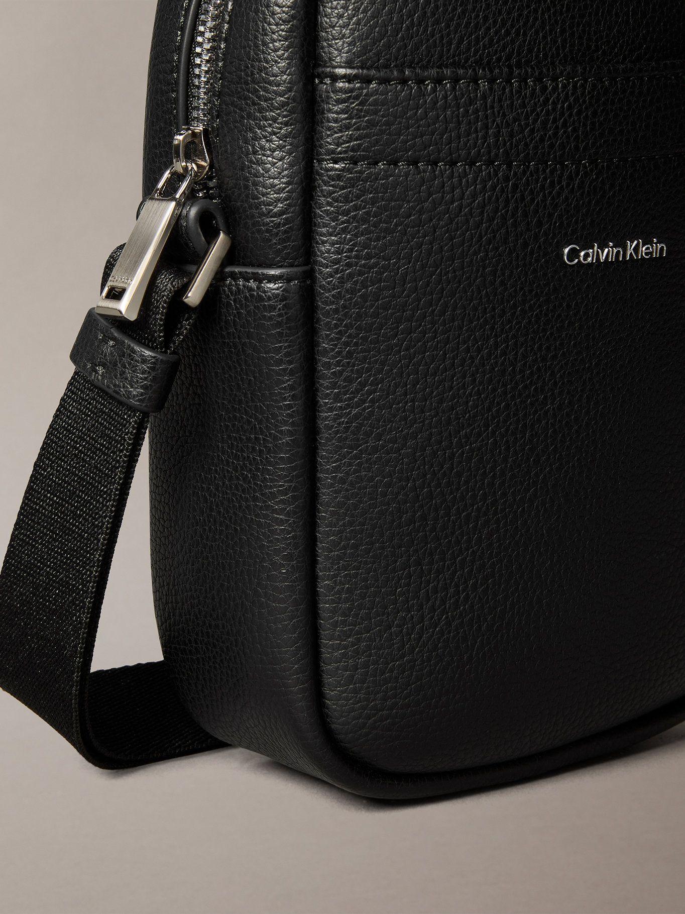 Bolso Reporter Slim Negro Calvin Klein-3
