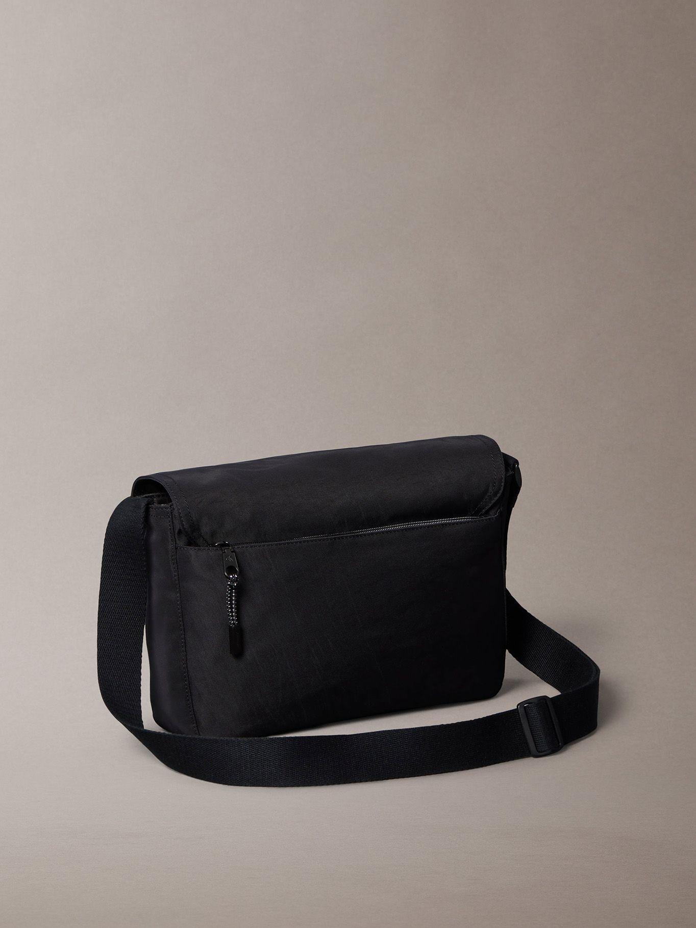 Bolso Plano Mensajero Bold Negro Calvin Klein-1
