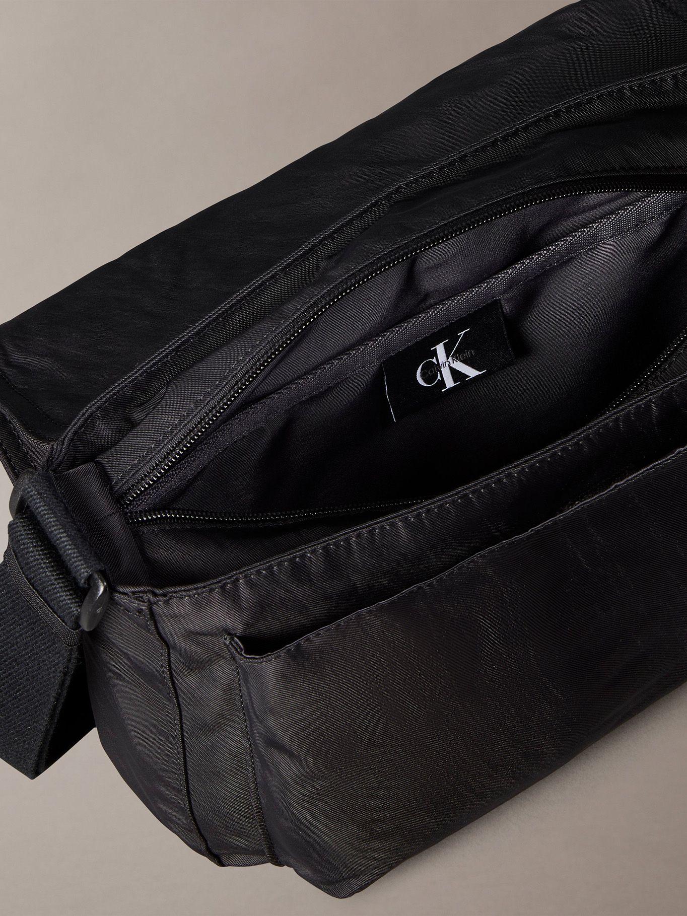 Bolso Plano Mensajero Bold Negro Calvin Klein-2