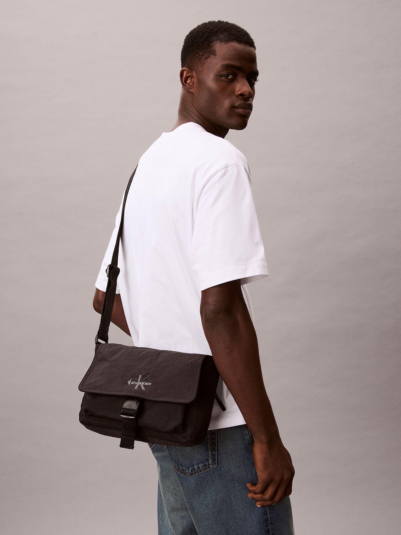 Bolso Plano Mensajero Bold Negro Calvin Klein-4