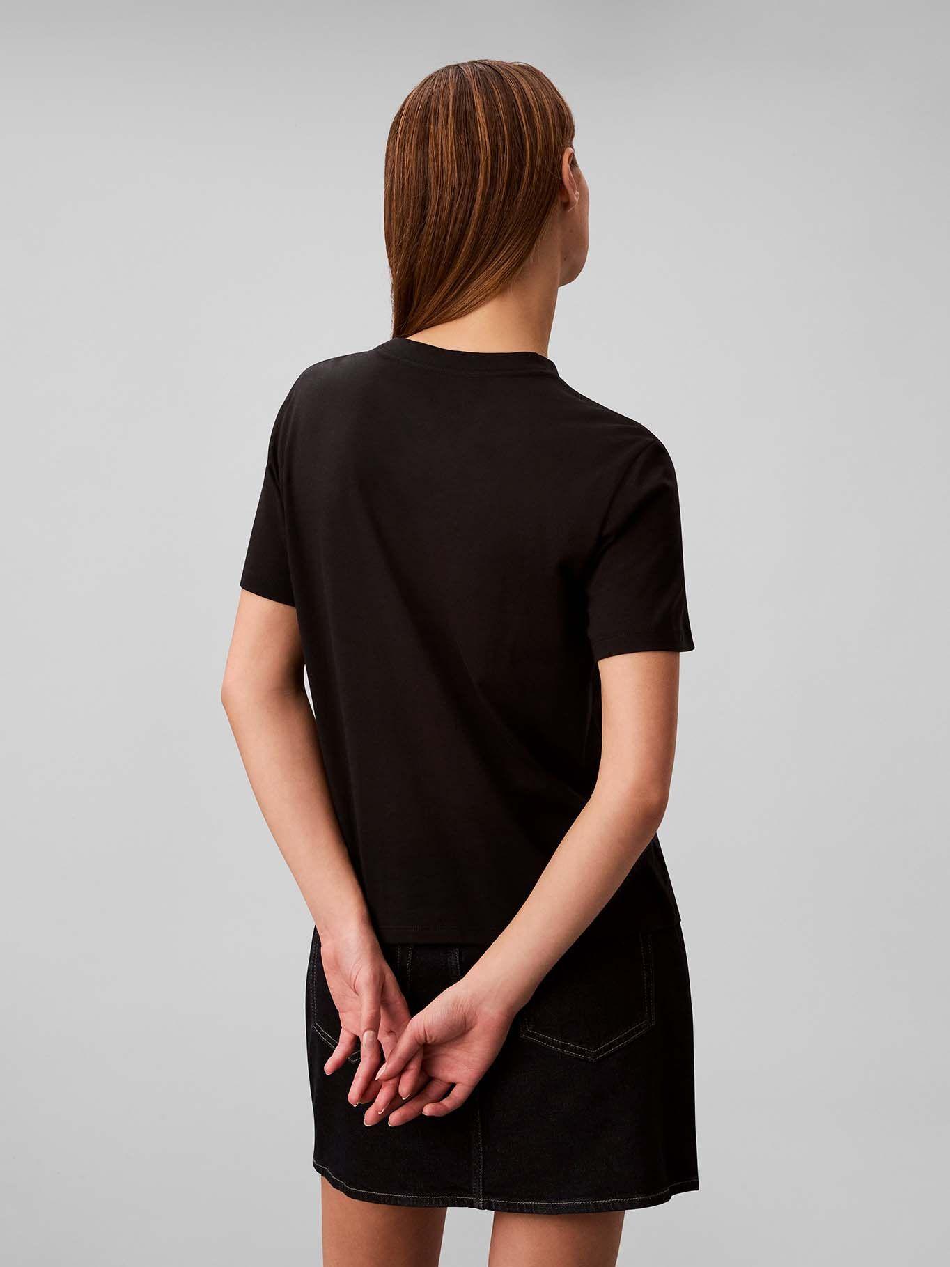 Polera Clásica con Monograma Negro Calvin Klein-2
