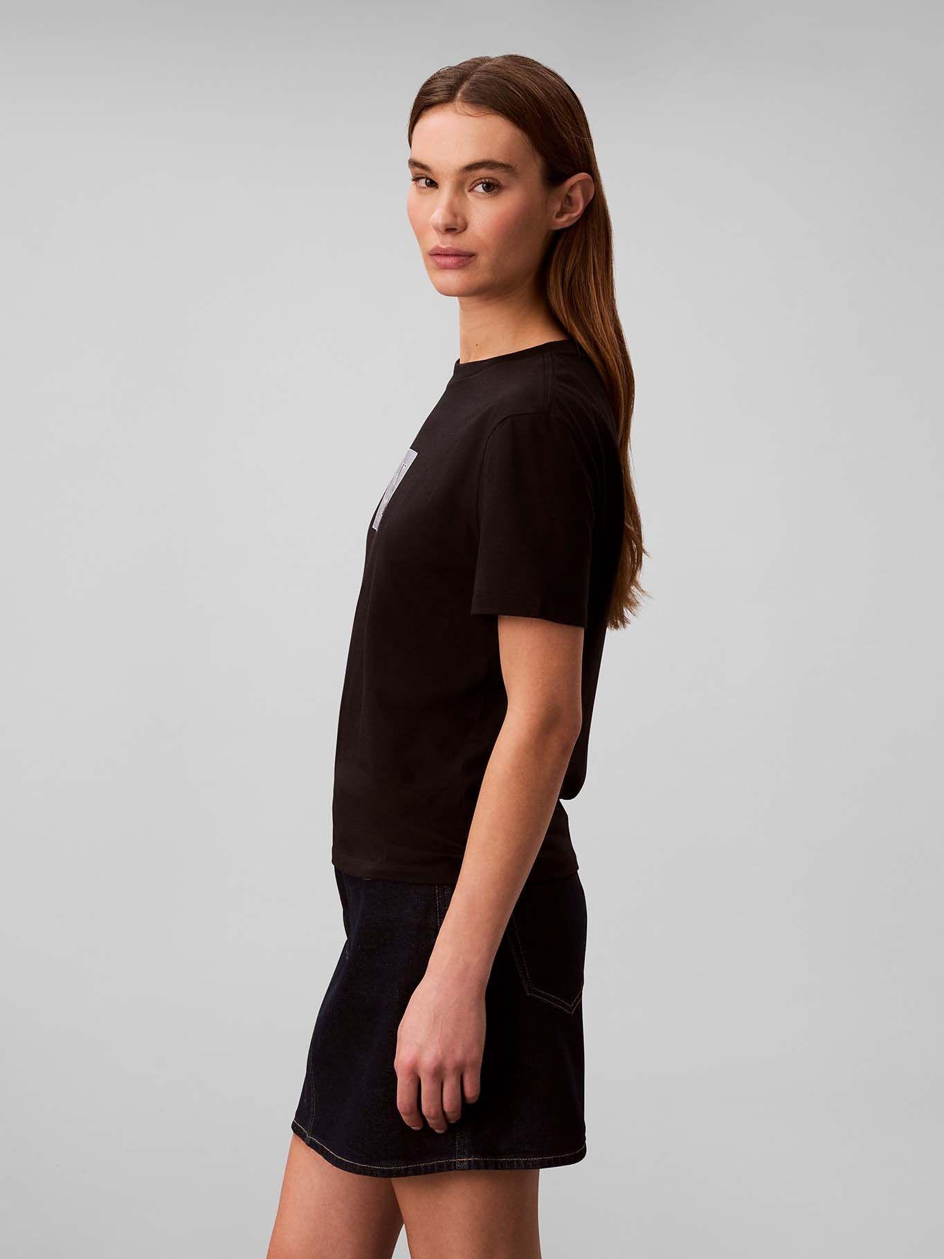 Polera Clásica con Monograma Negro Calvin Klein-3