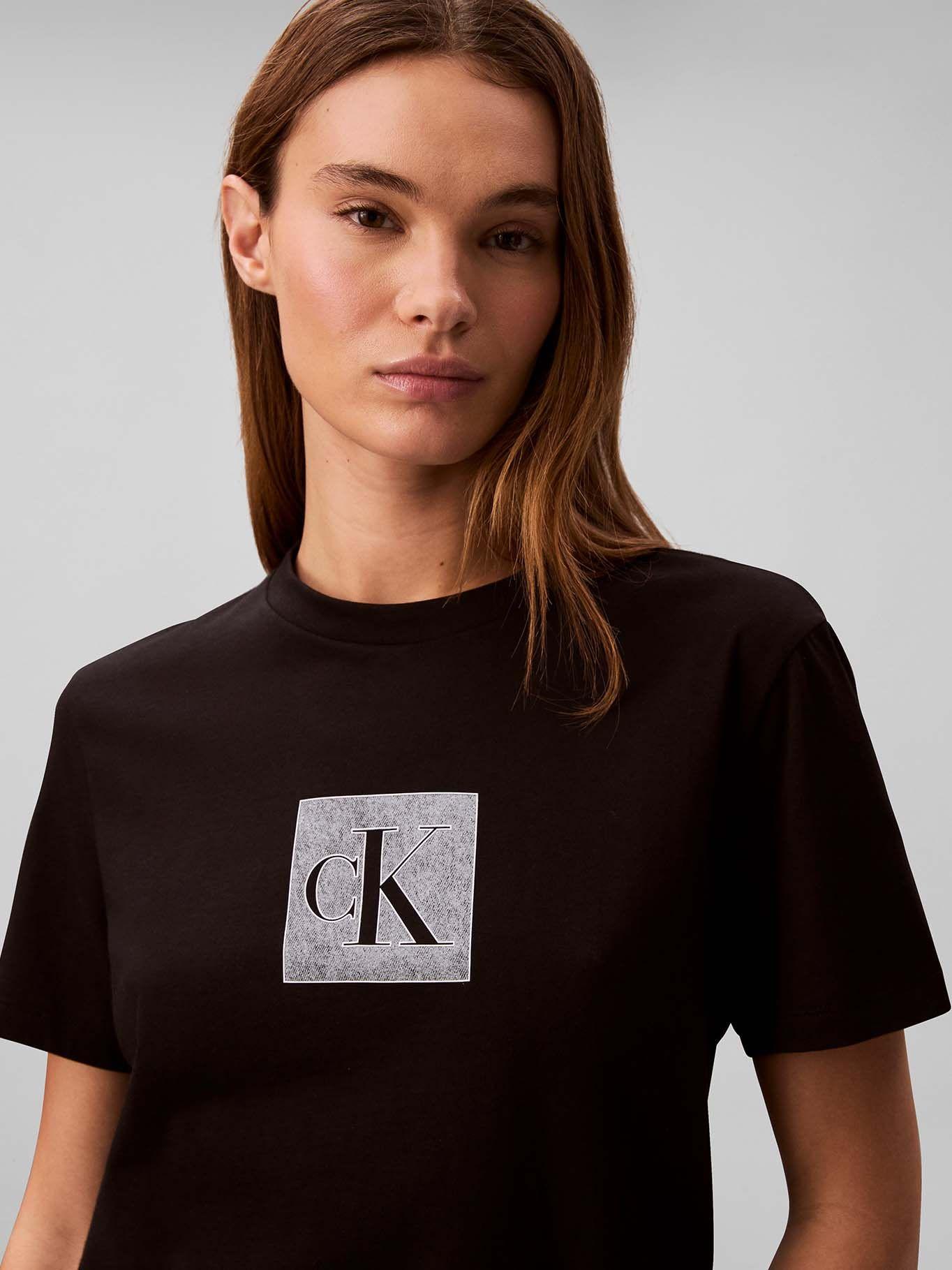 Polera Clásica con Monograma Negro Calvin Klein-4