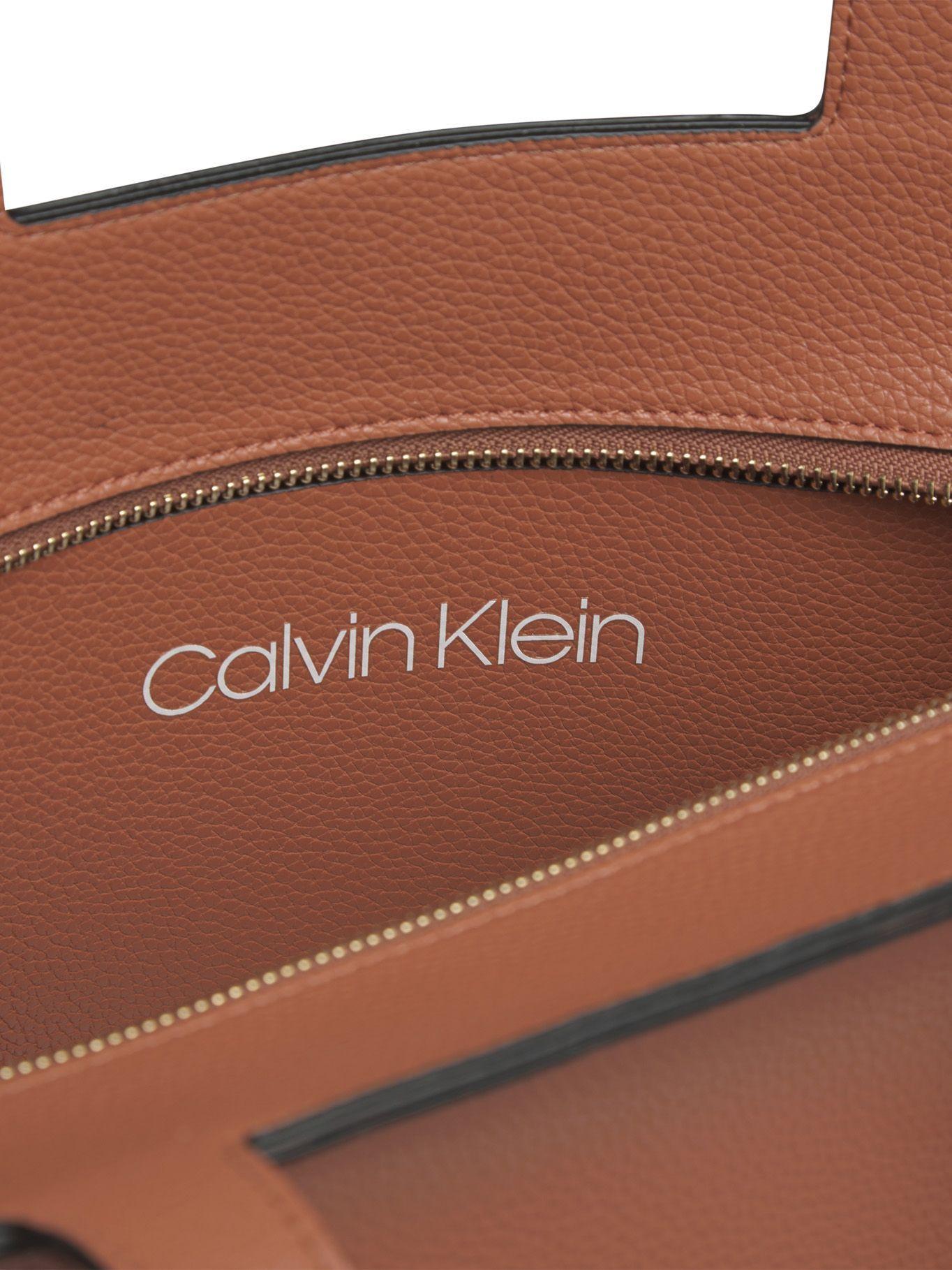 Cartera Shopper Neat Café Calvin Klein-2