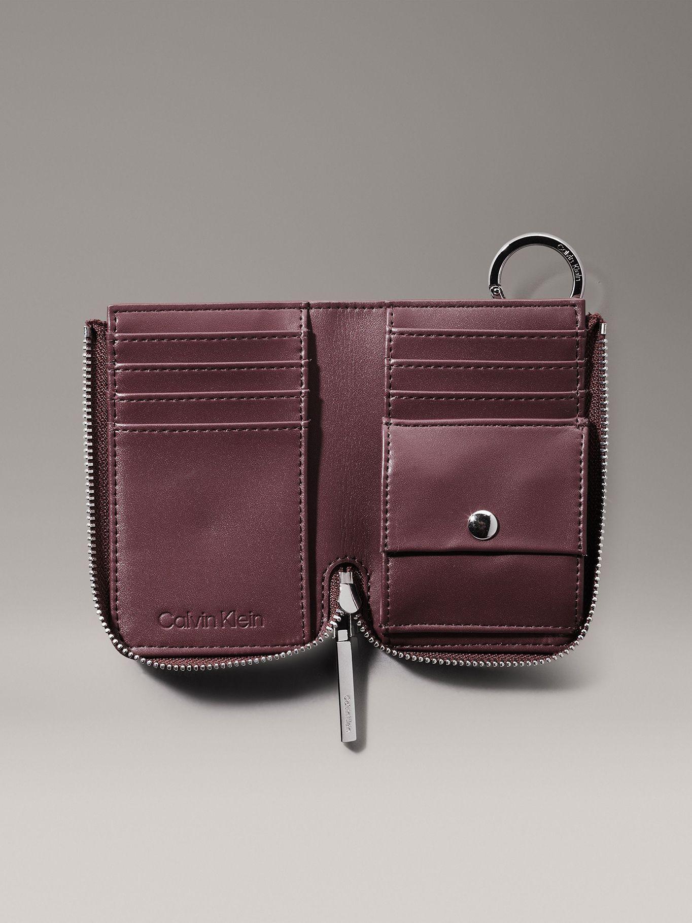 Tarjetero Embossed Burdeo Calvin Klein-2