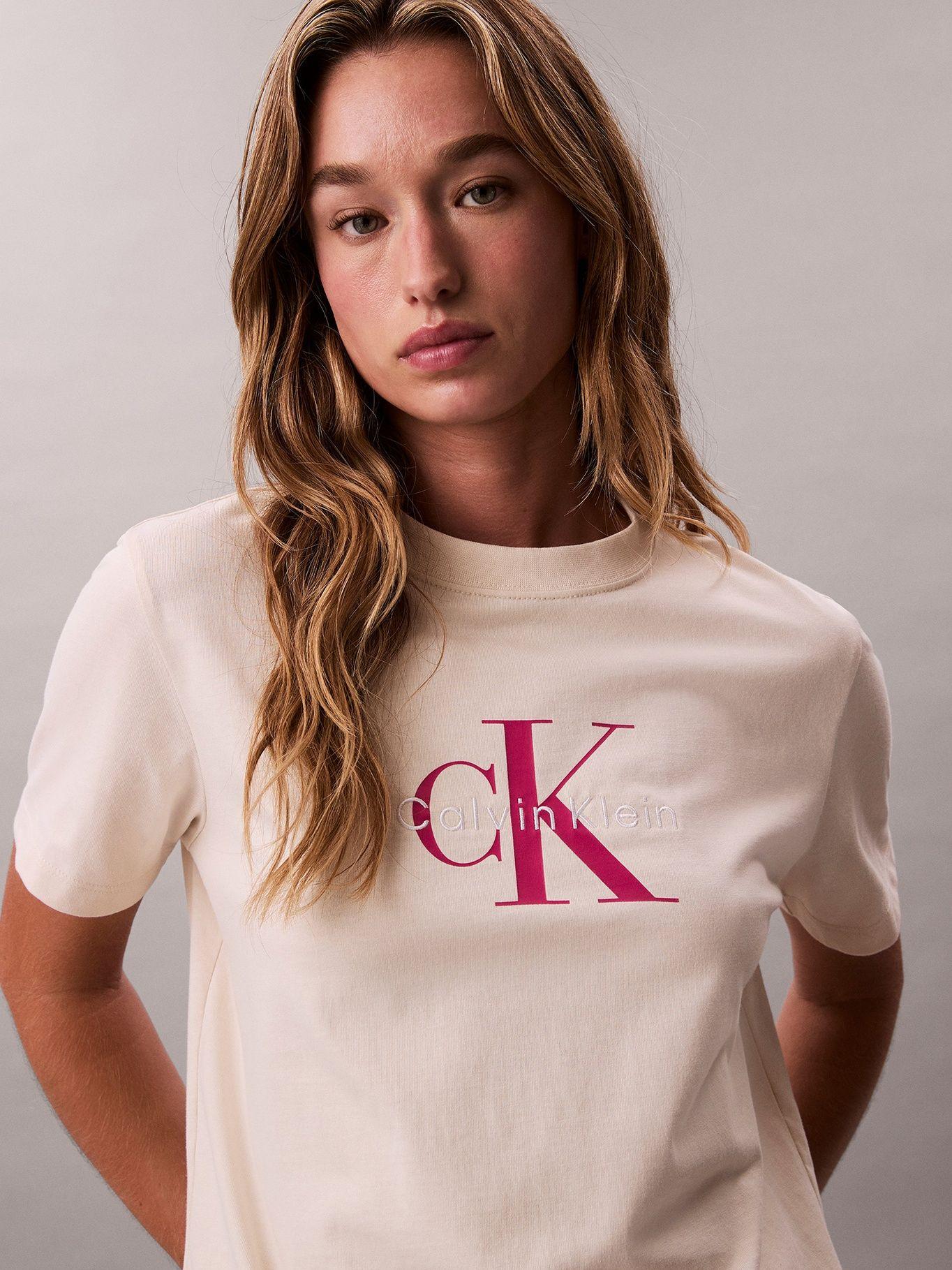 Polera Clásicc Y Monograma Estampado Beige Calvin Klein-4