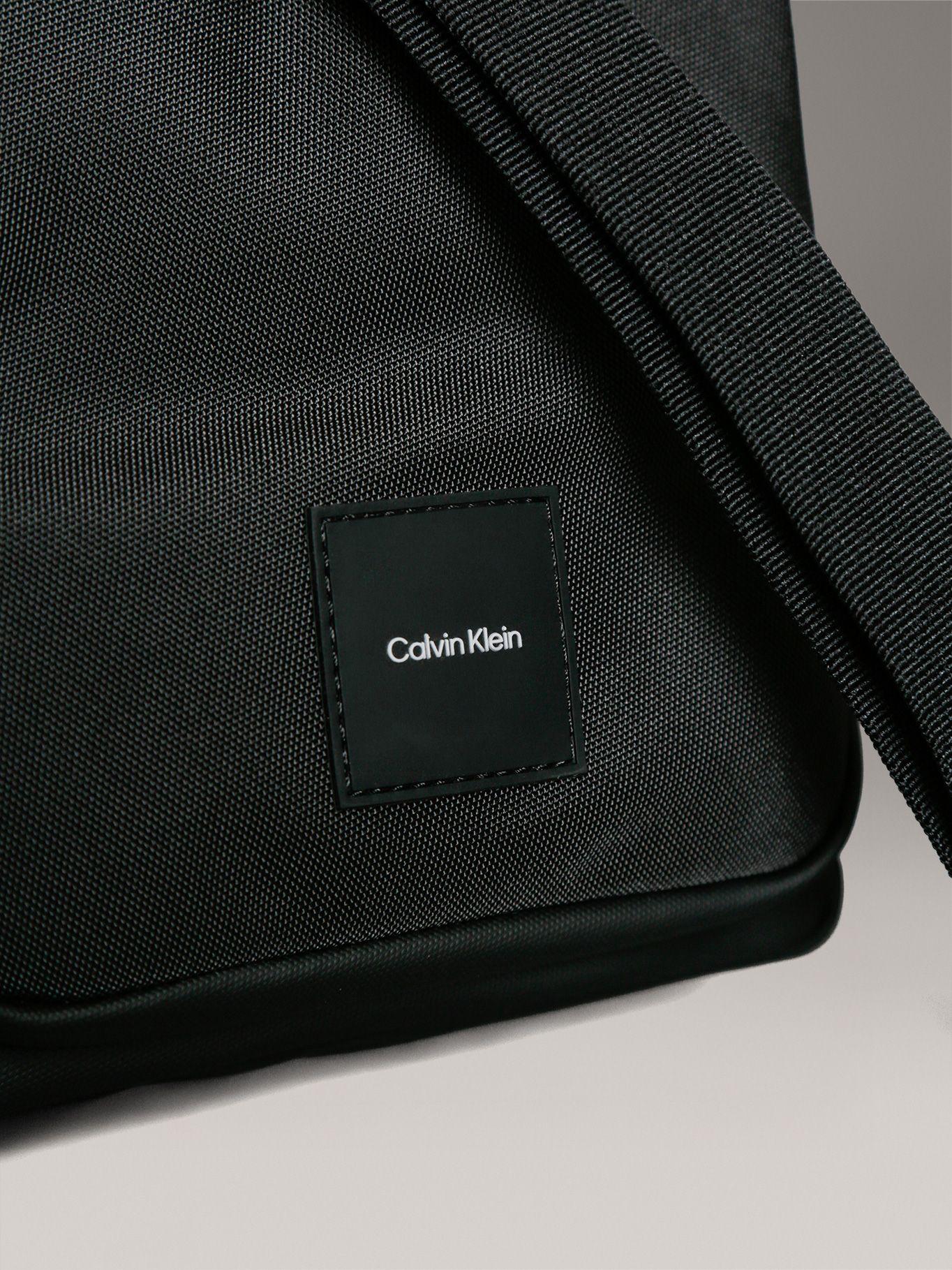 Bolso Bandolera Utility Negro Calvin Klein-3