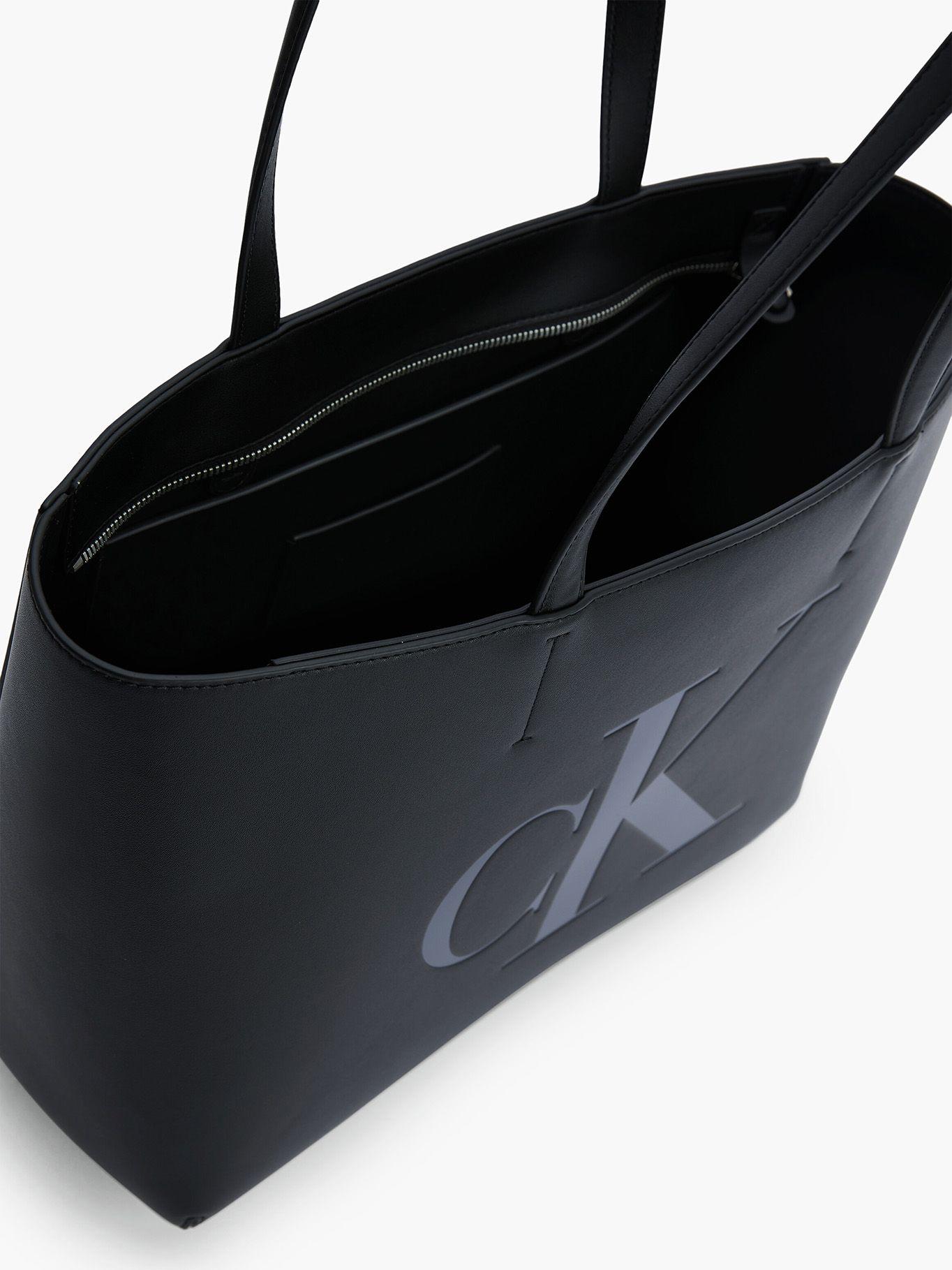 Cartera Sculpted Shopper Mono Negro Calvin Klein-2
