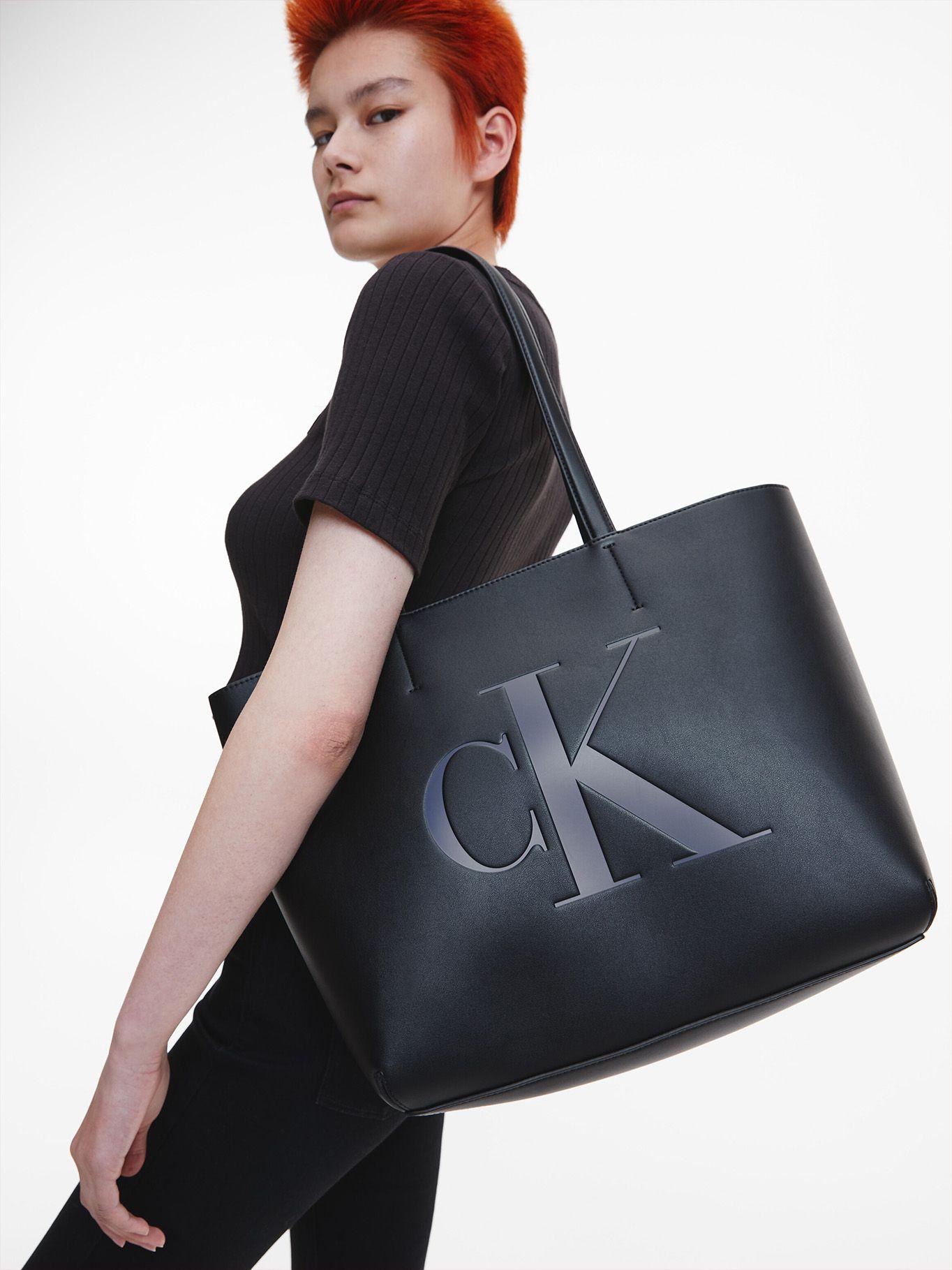 Cartera Sculpted Shopper Mono Negro Calvin Klein-3