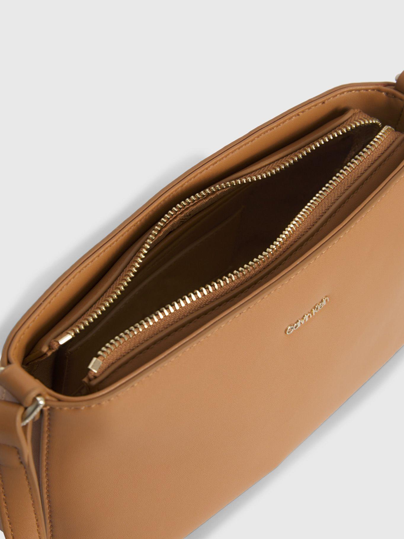 Cartera Xbody Ck Must Md Café-2