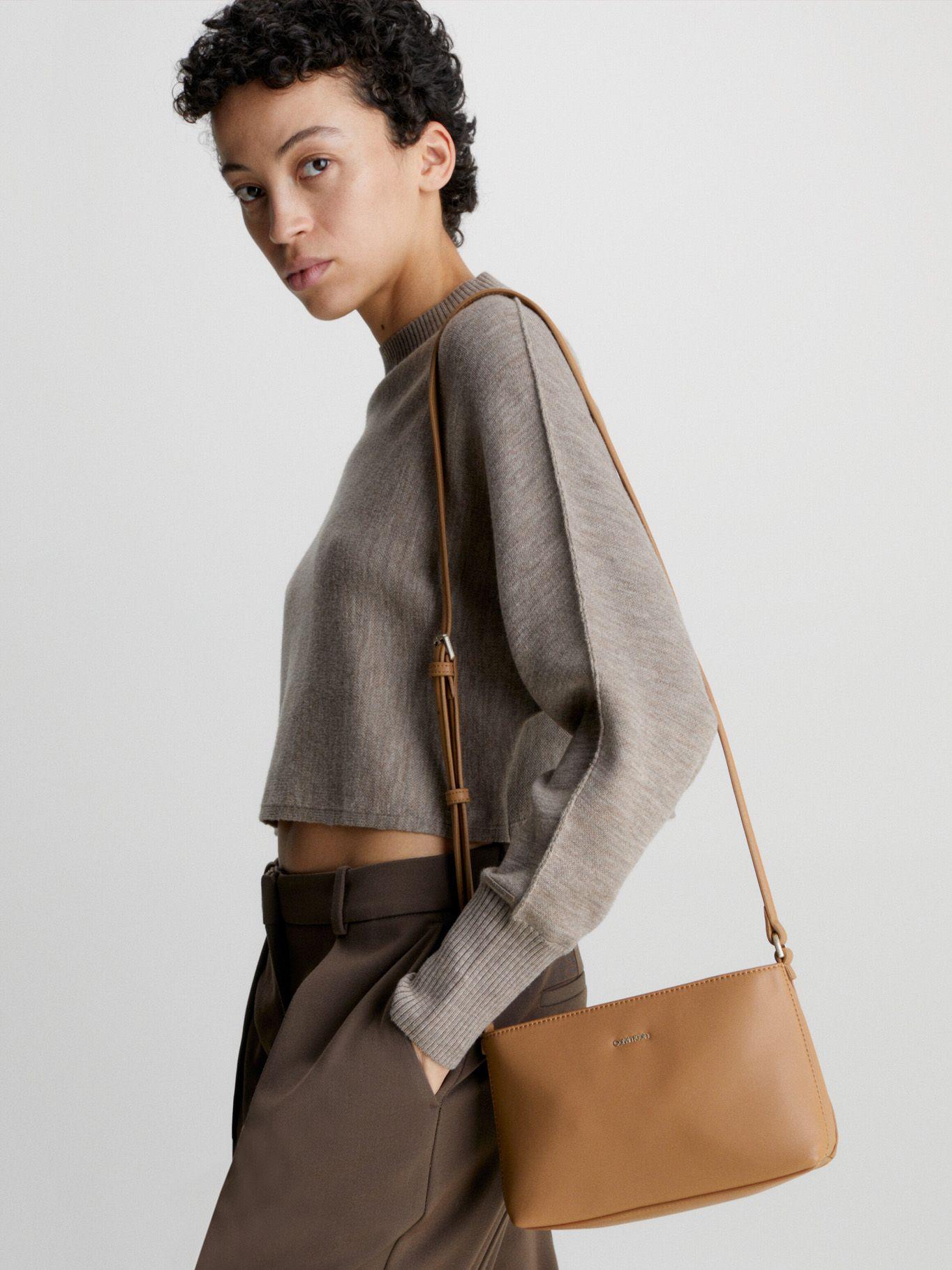 Cartera Xbody Ck Must Md Café-3