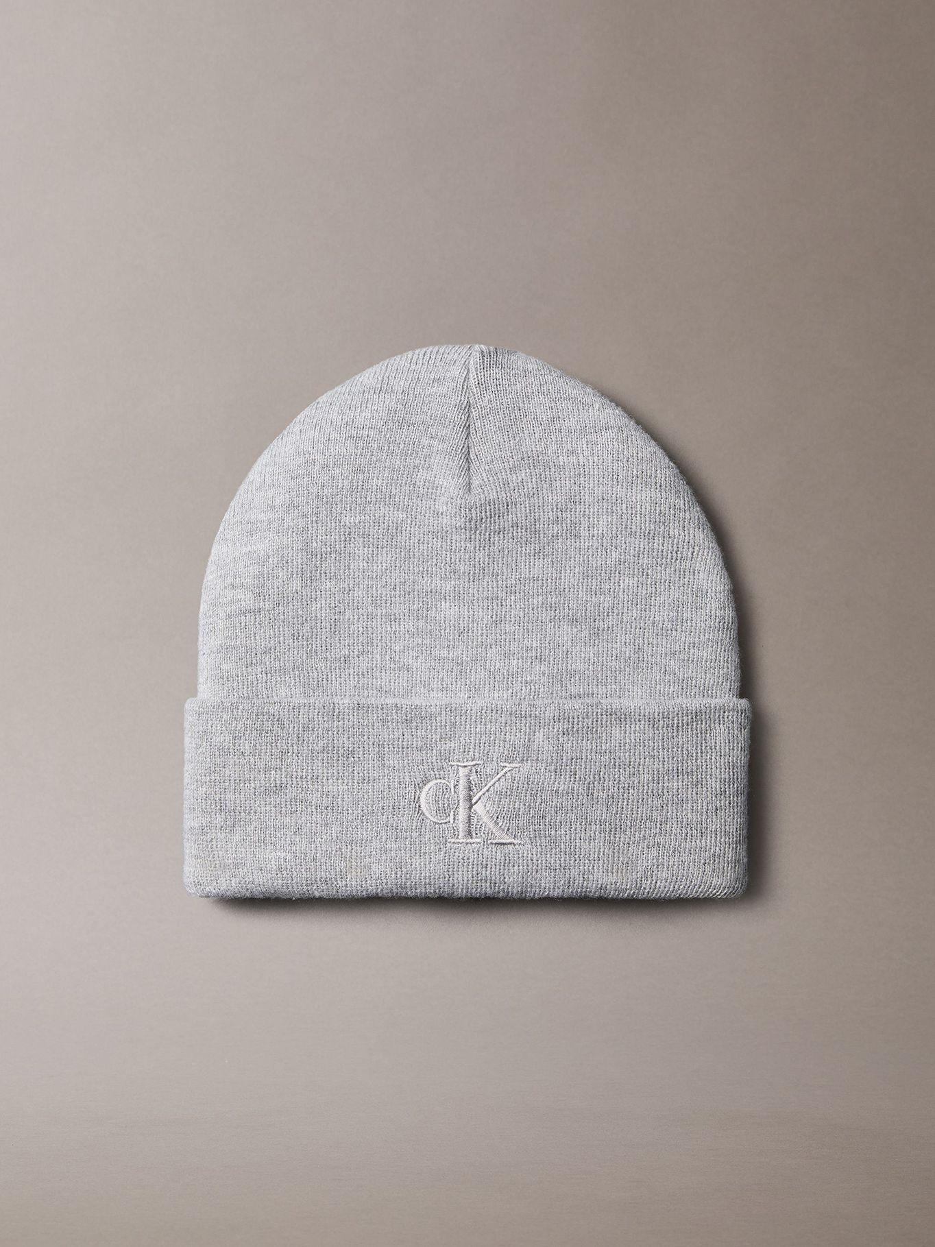 Gorro Beanie con Monograma Bordado Gris Calvin Klein-0