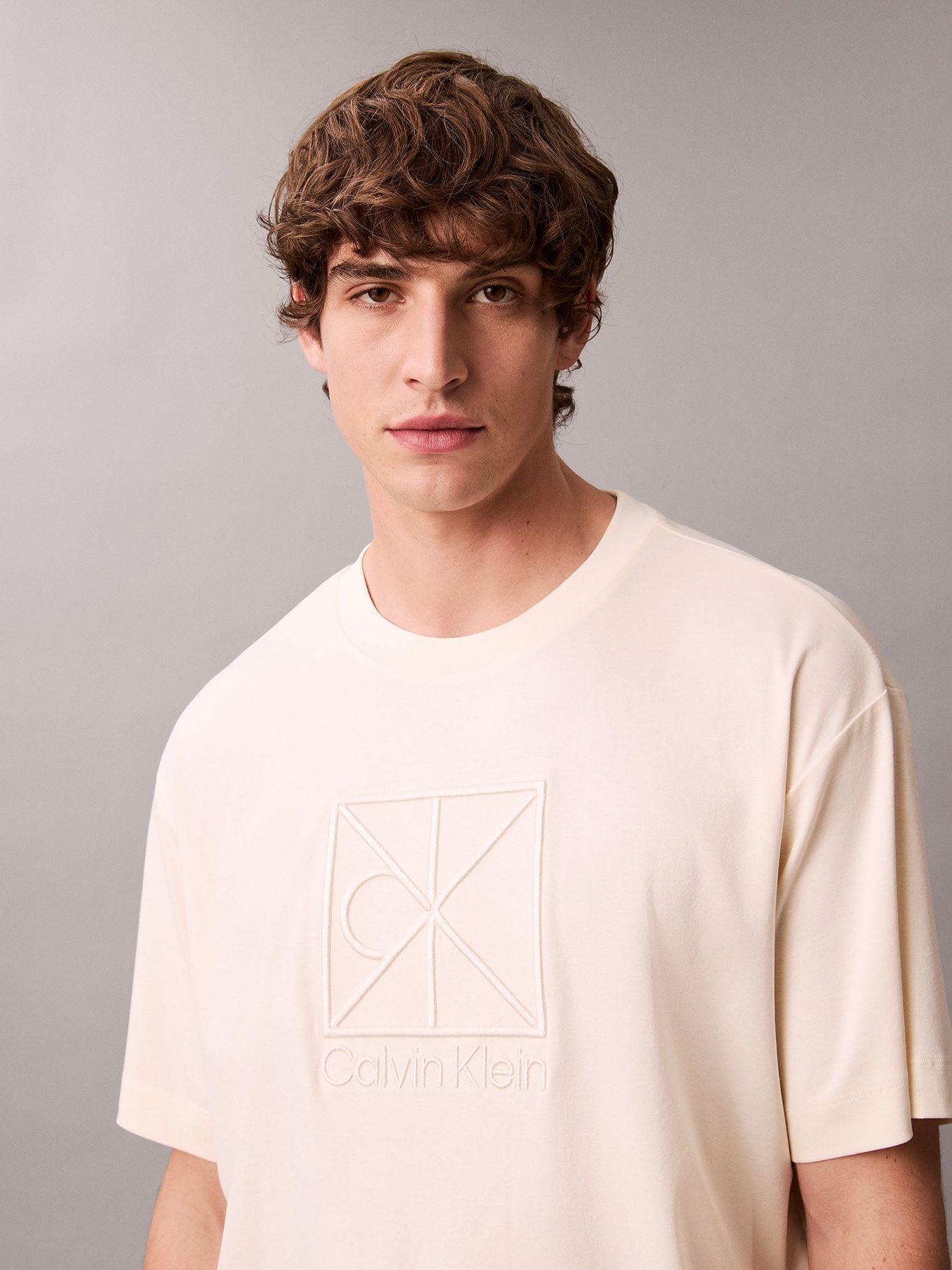 Polera con Emblema Grande Bordado Beige Calvin Klein-3