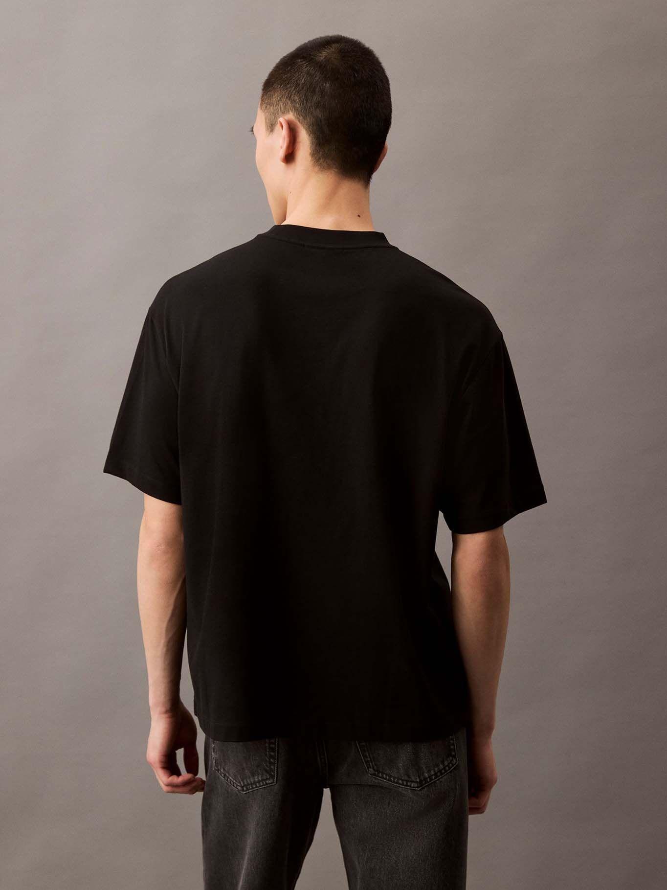 Polera Relaxed con Monograma Archive Negro Calvin Klein-2