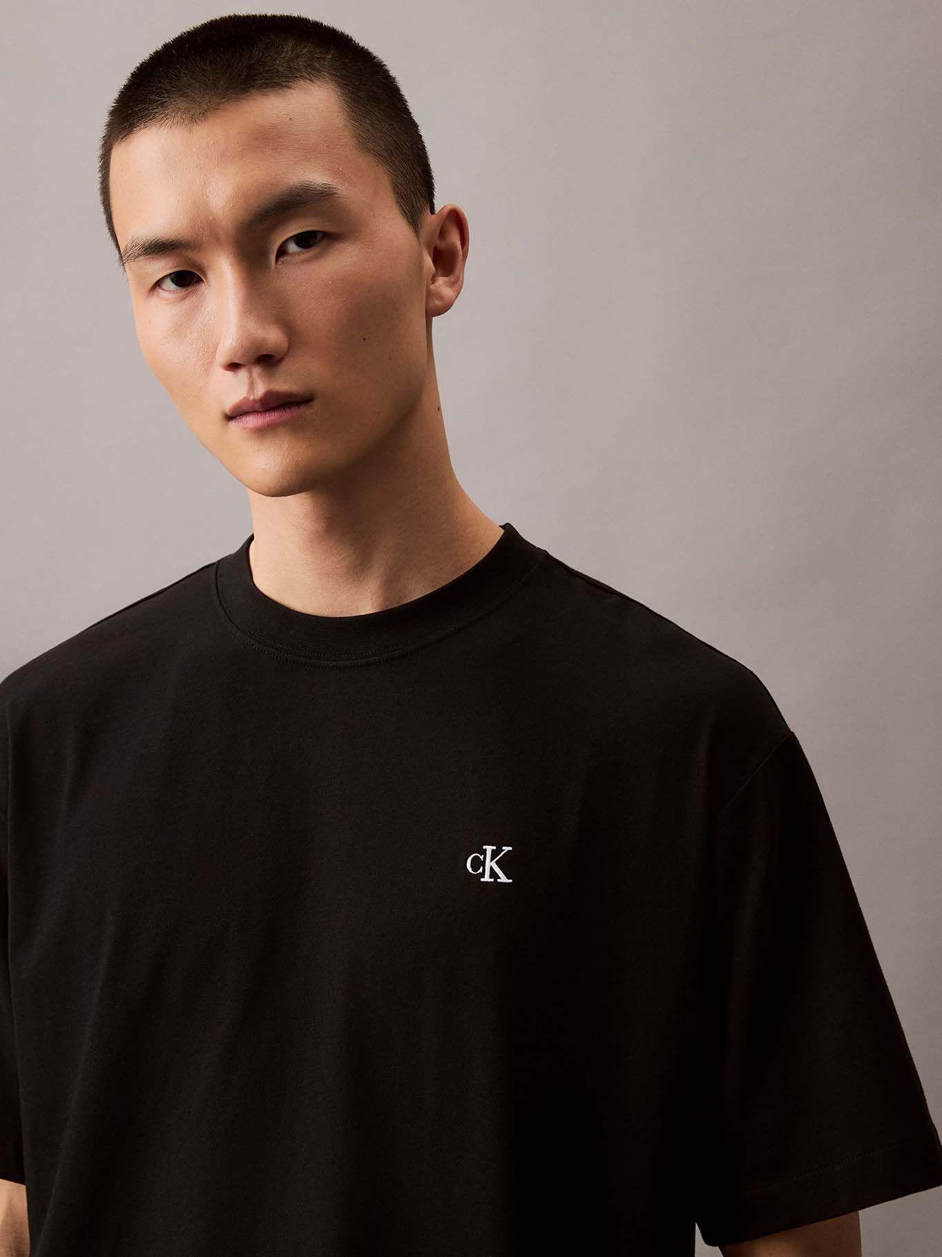 Polera Relaxed con Monograma Archive Negro Calvin Klein-4