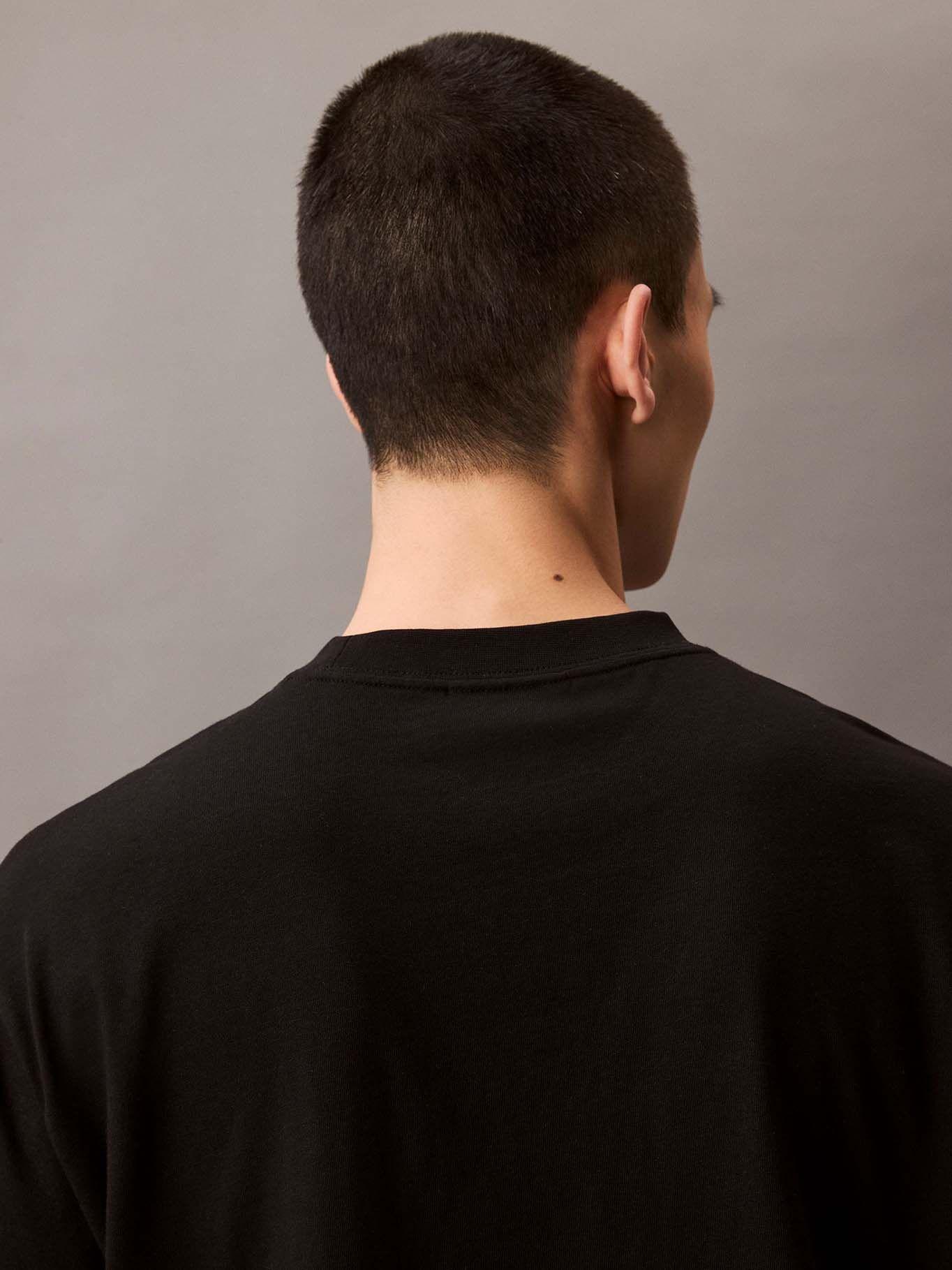Polera Relaxed con Monograma Archive Negro Calvin Klein-5