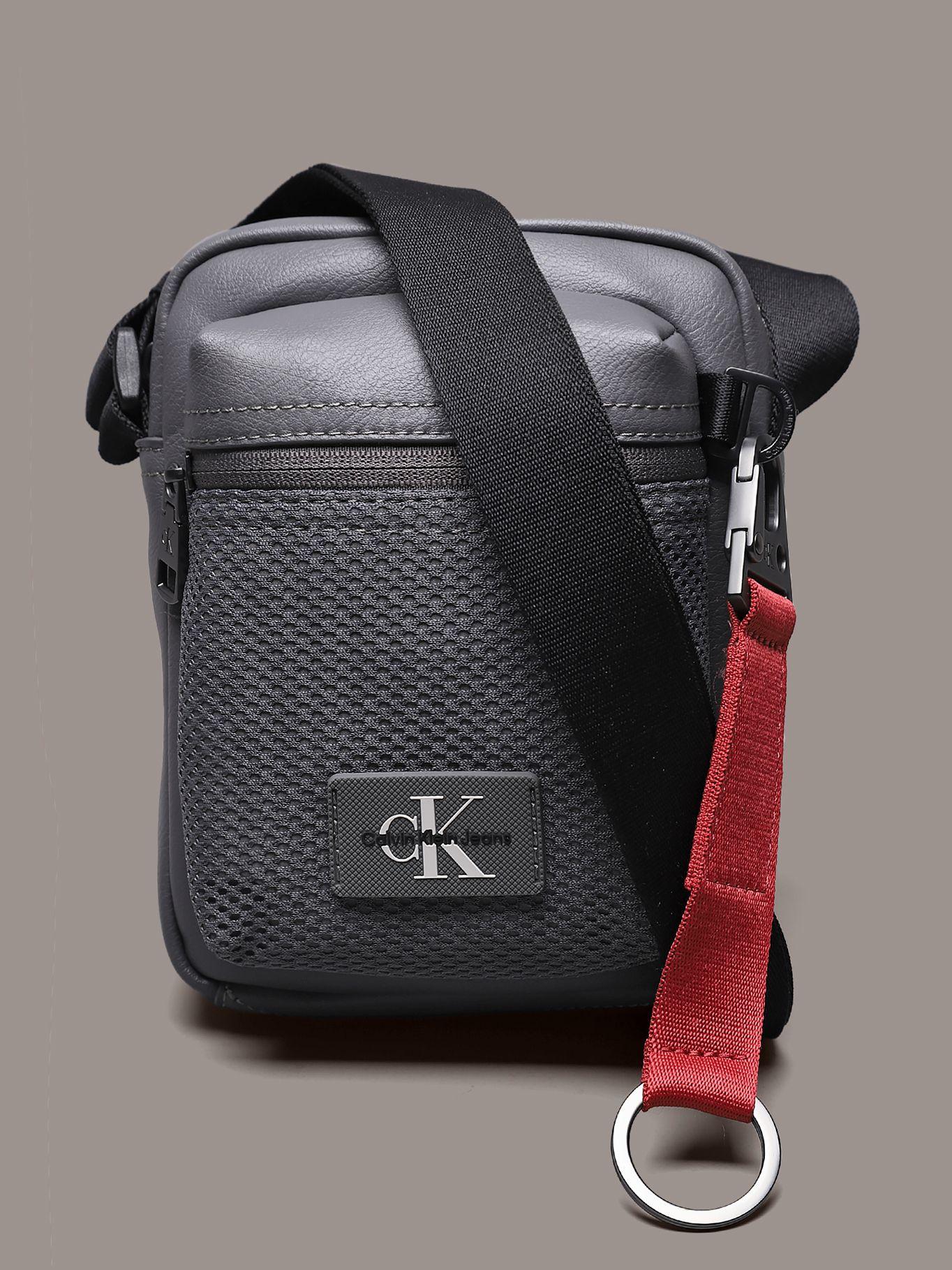 Bolso Reporter Tagged  W/ Front Pkt18 Gris Calvin Klein-0