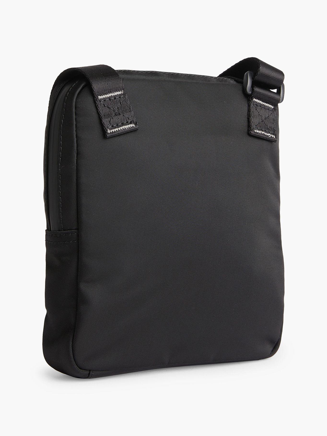 Cartera Urban Explorer Reporter Negro Calvin Klein-1