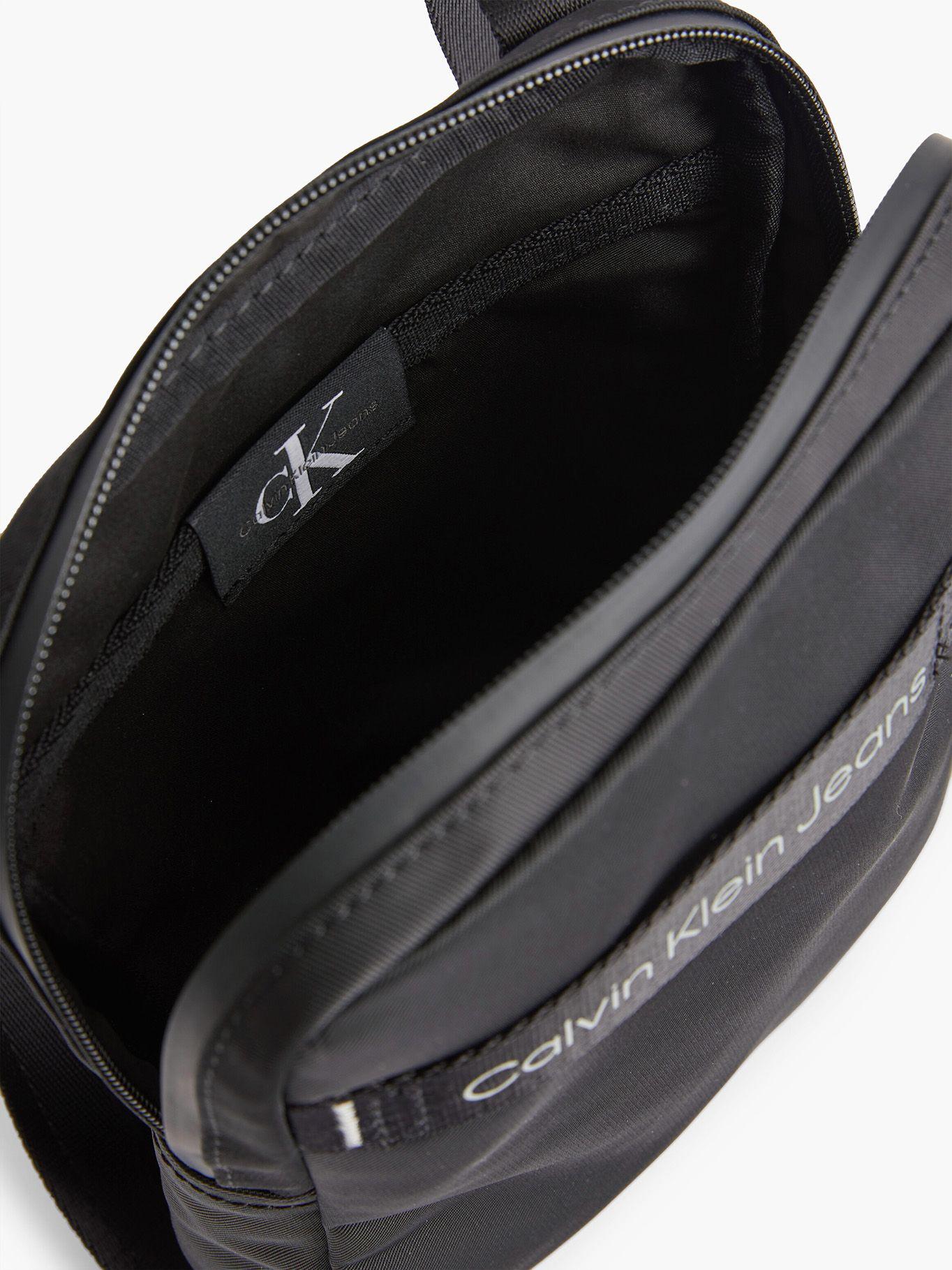 Cartera Urban Explorer Reporter Negro Calvin Klein-2