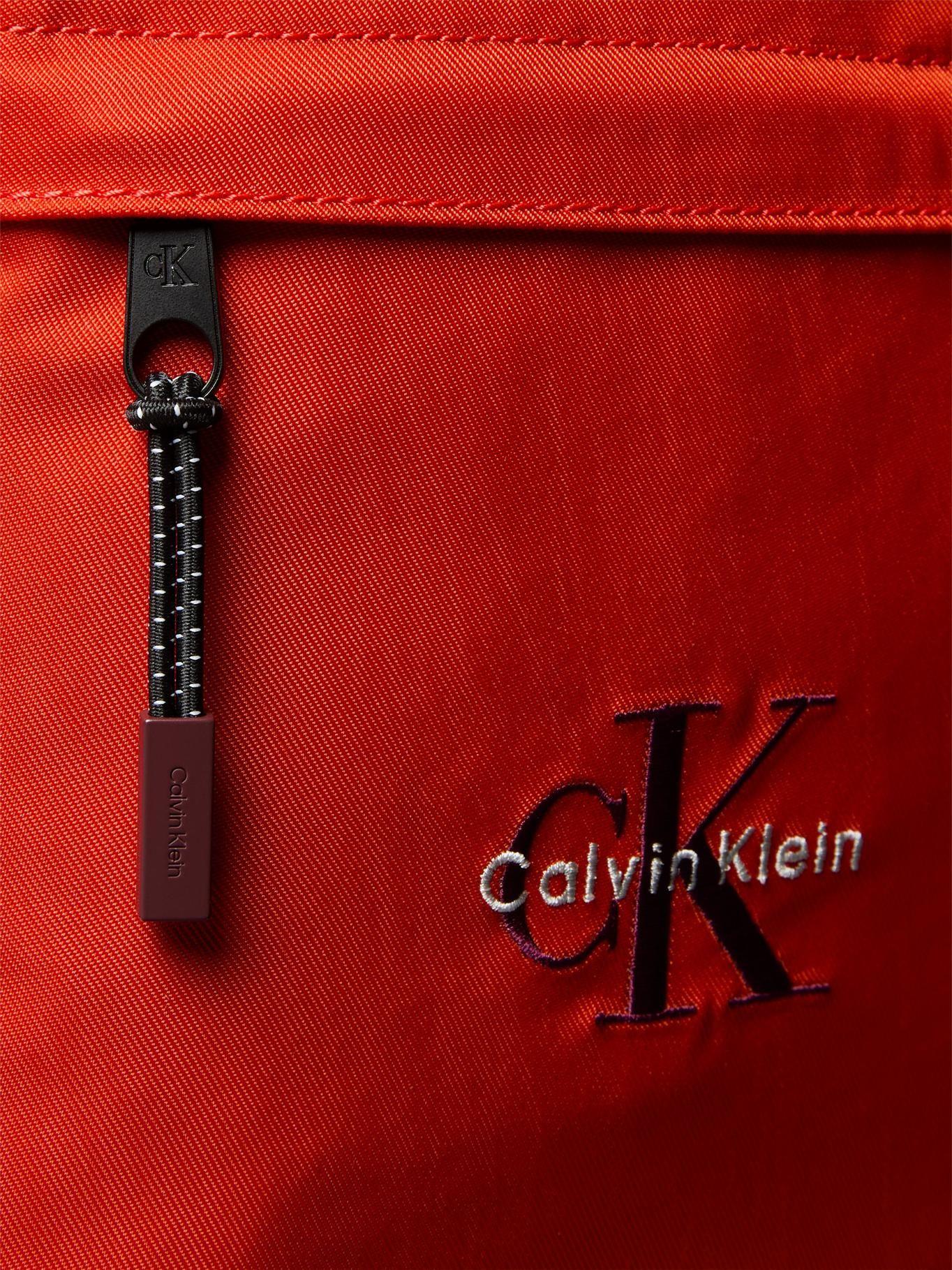 Bolso Plano de Nailon con Monograma Rojo Calvin Klein-3