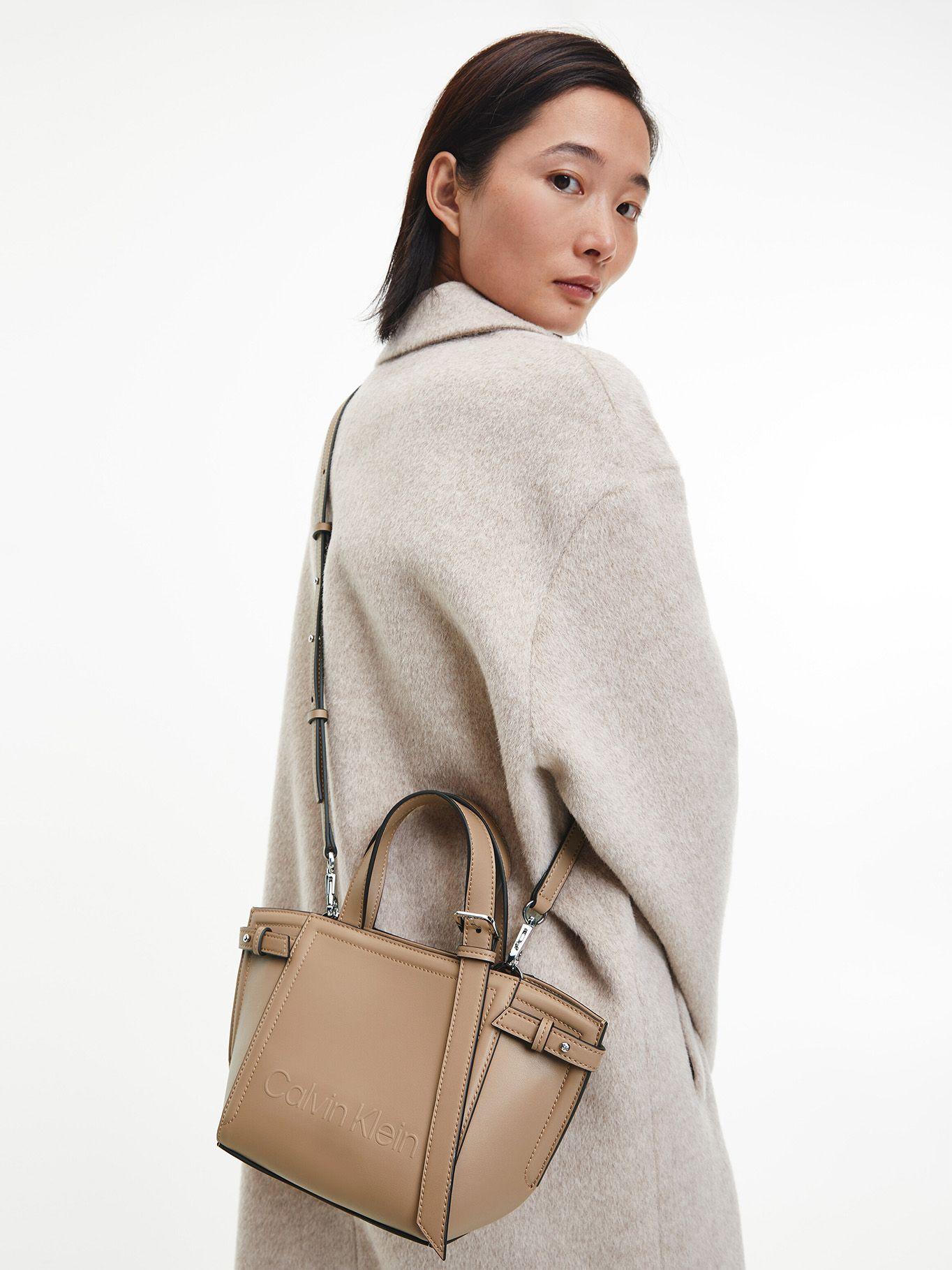 Cartera Minimal Hardware Café Calvin Klein-3