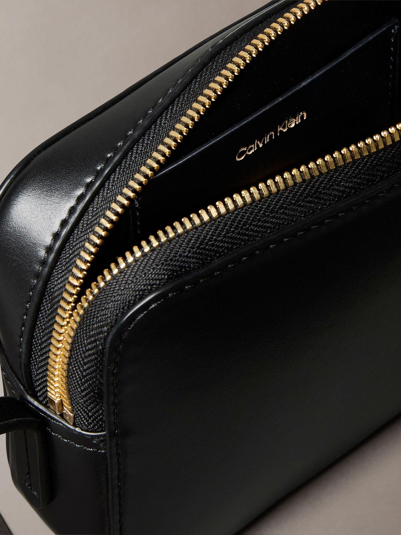 Bandolera Herraje Logo -Monograma Negro Calvin Klein-3