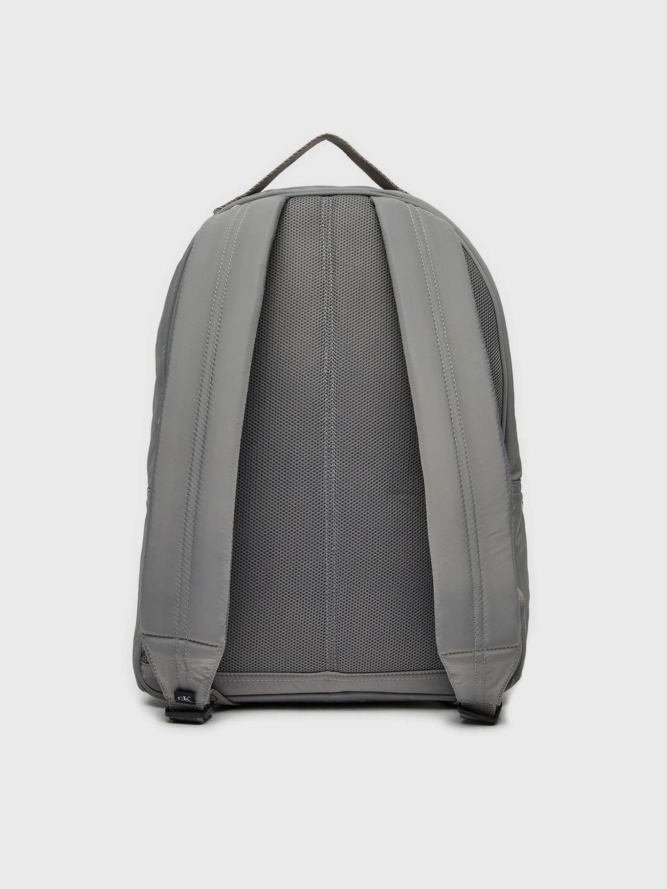 Mochilas Over Webbing Center Gris Calvin Klein-4