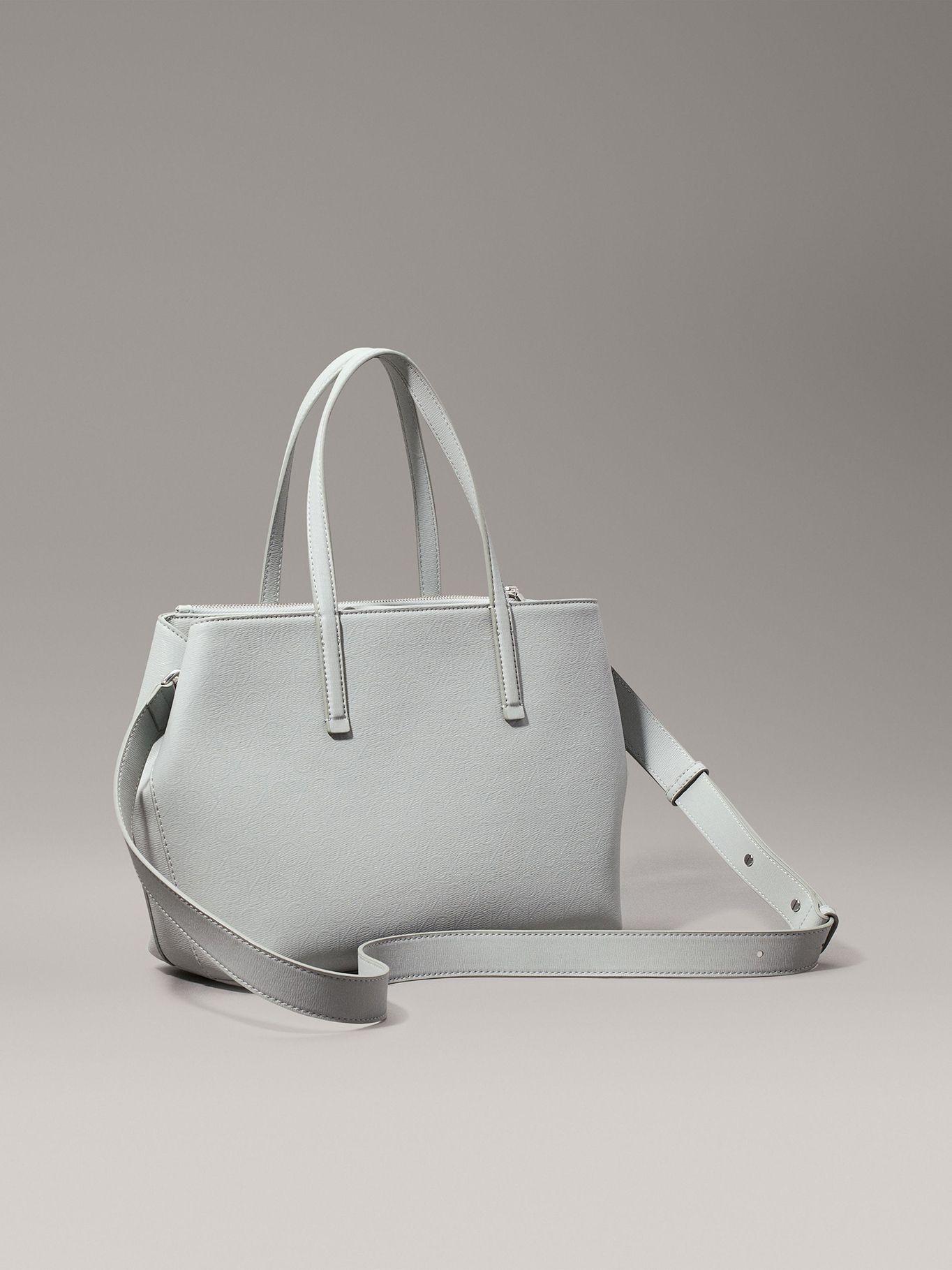 Cartera Tote Ck Must Mono Gris Calvin Klein-1