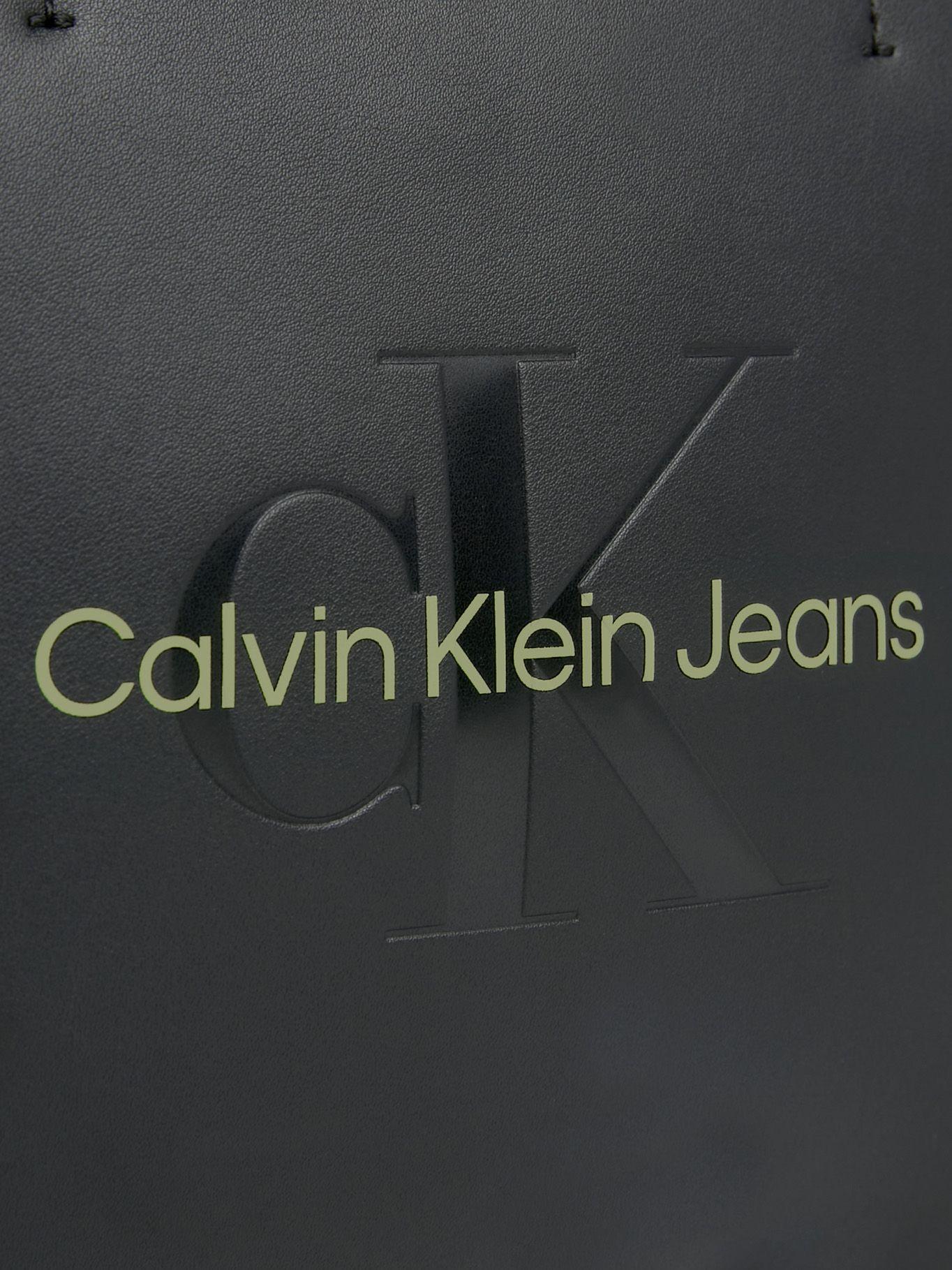 Cartera Tote Sculpted Mini Slim Negro Calvin Klein-2