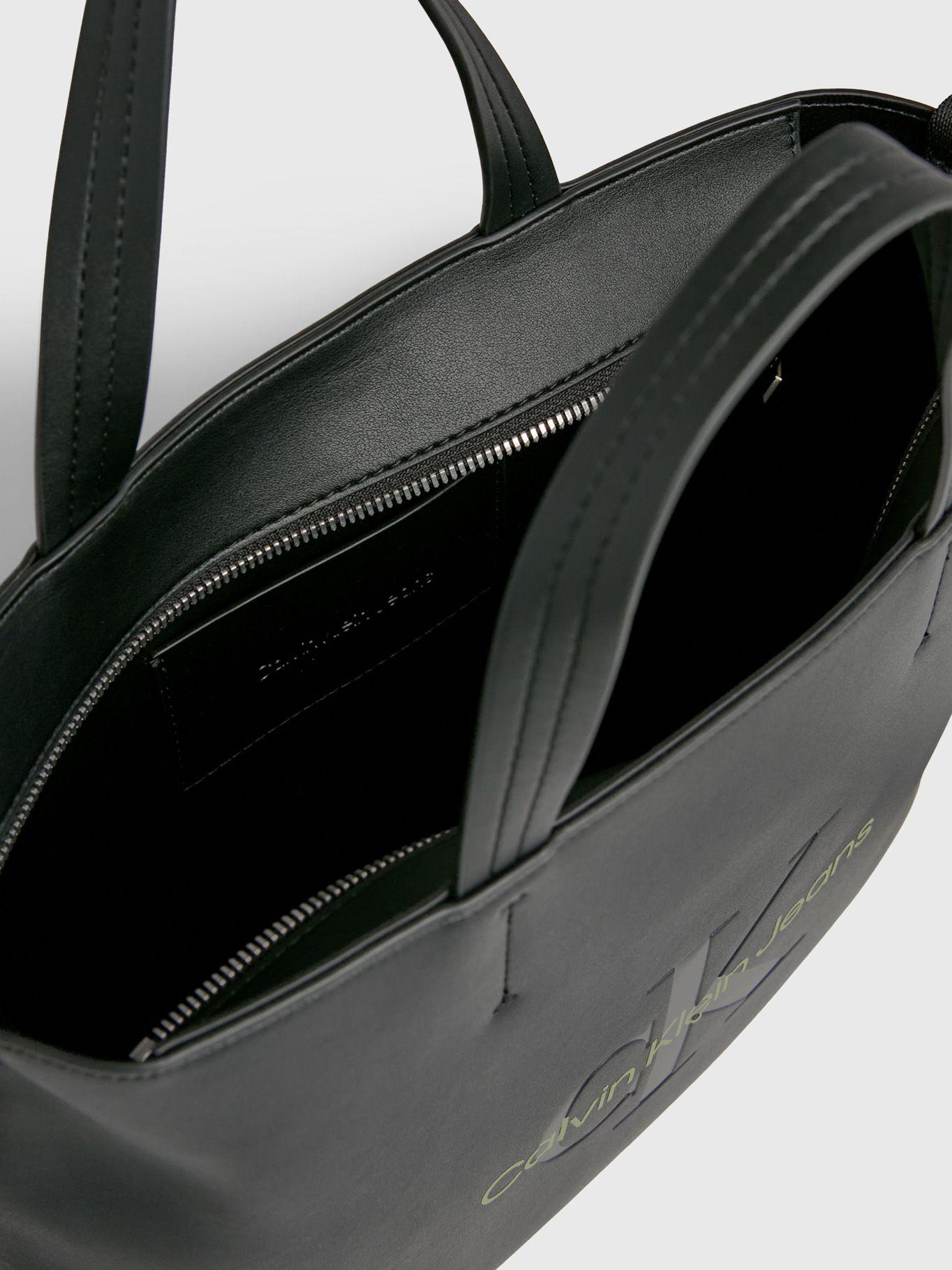 Cartera Tote Sculpted Mini Slim Negro Calvin Klein-3