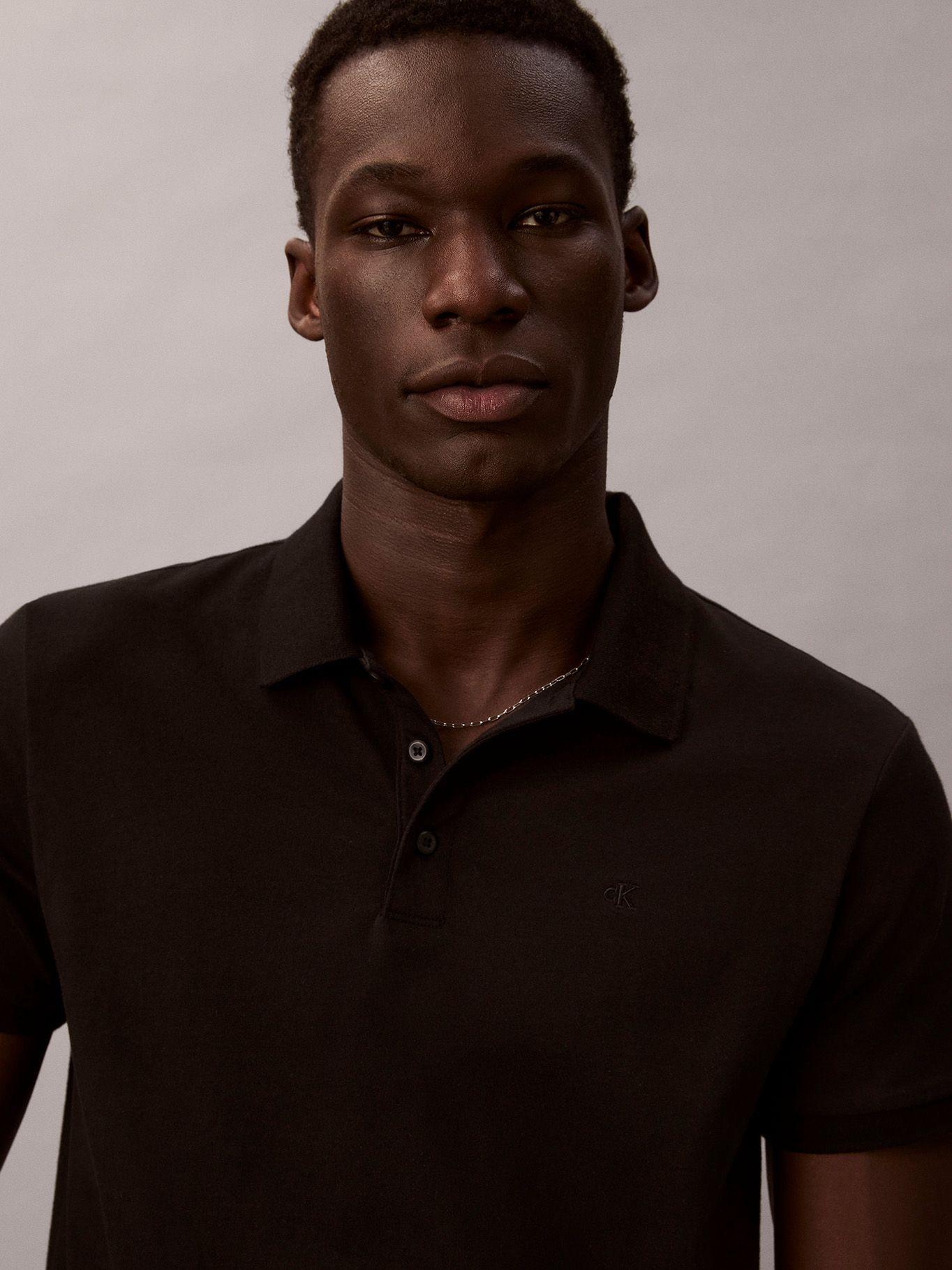 Polo Clásico con Monograma Bordado Negro Calvin Klein-4