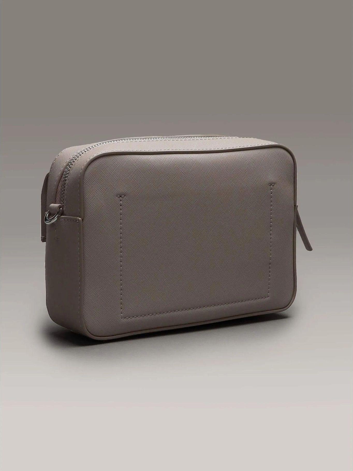 Bandolera CK Linear Saffiano Gris Calvin Klein-3